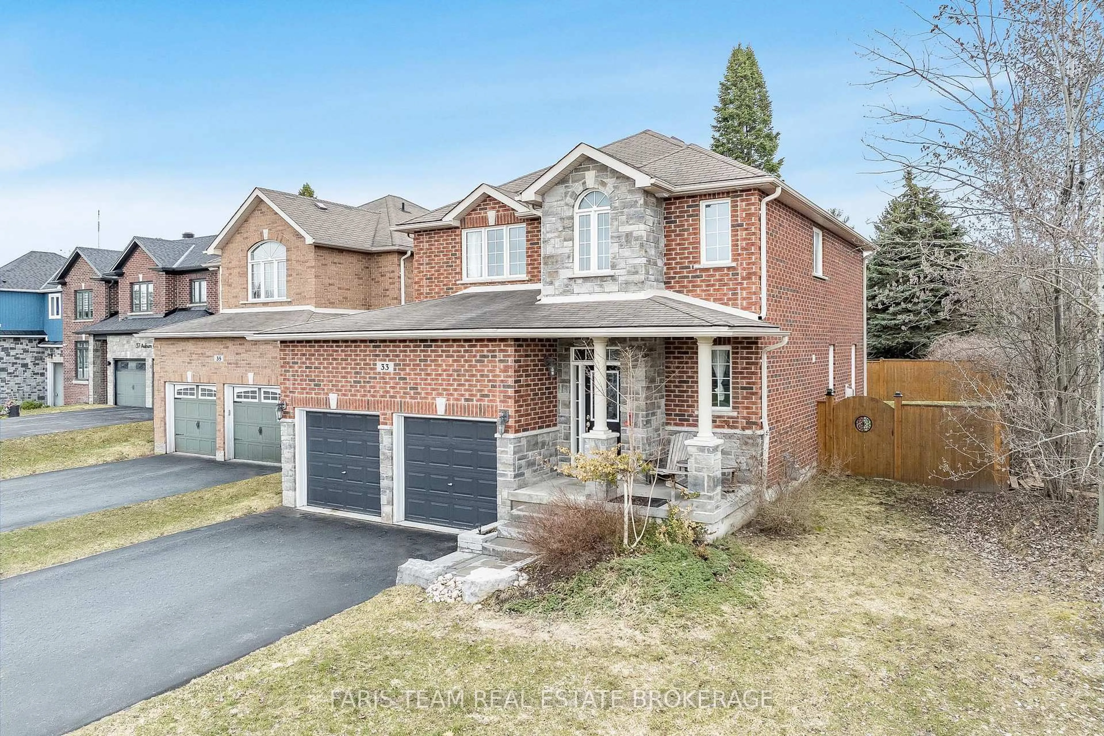 Home with brick exterior material, street for 33 Auburn Crt, Barrie Ontario L4N 6G9