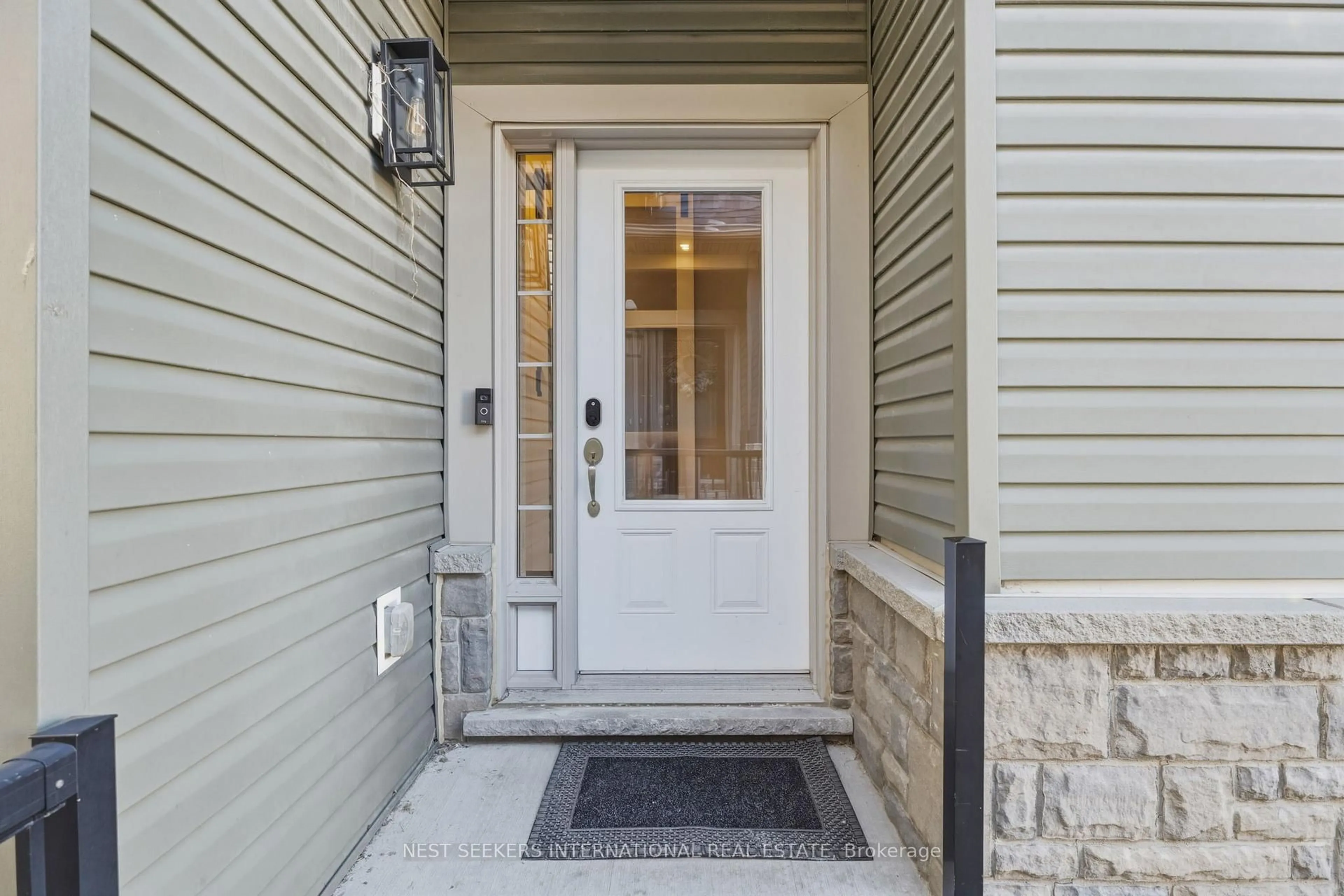 Indoor entryway for 46 Isabella Dr, Orillia Ontario L3V 0E2