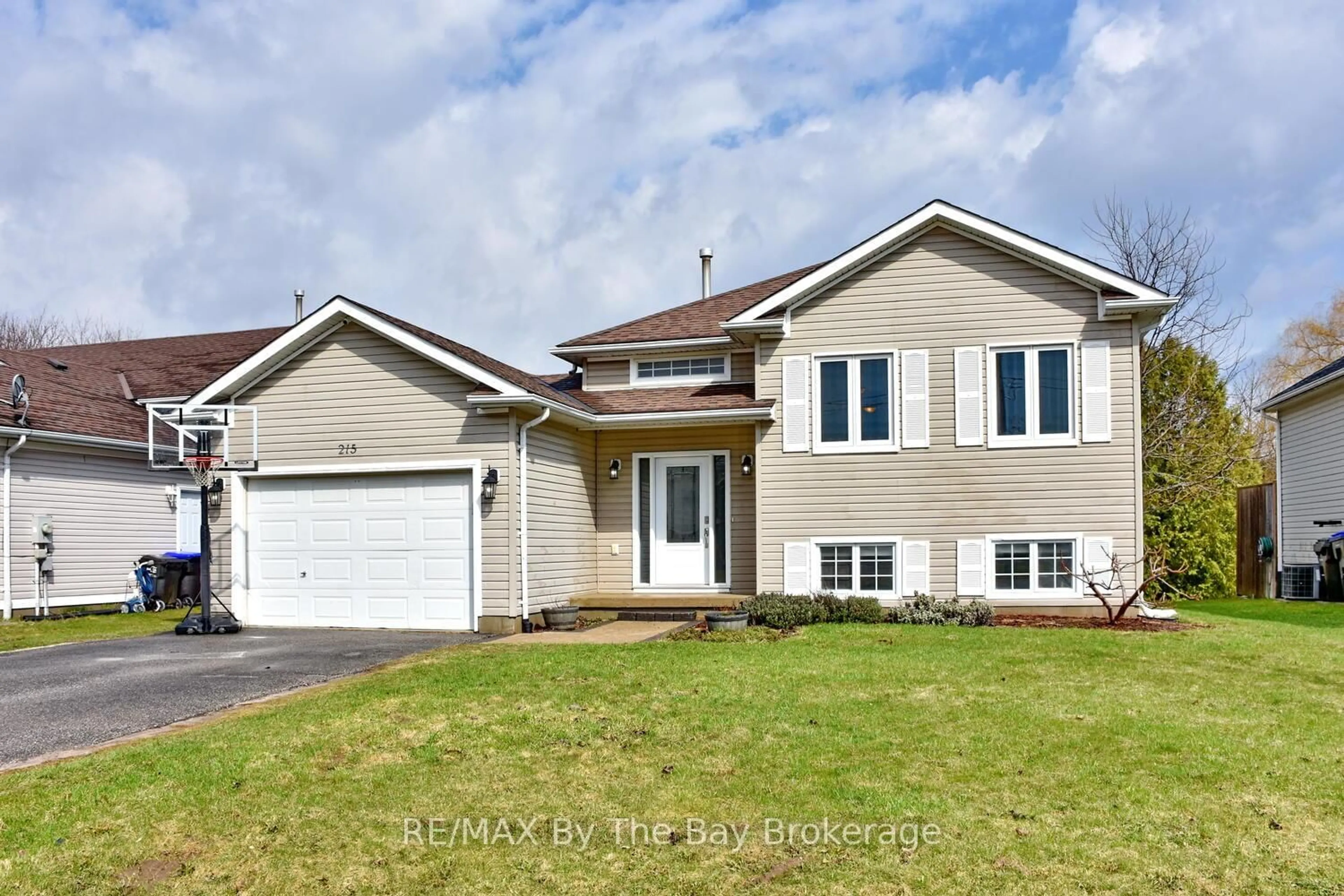 Home with vinyl exterior material, street for 215 Montreal St, Clearview Ontario L0M 1S0