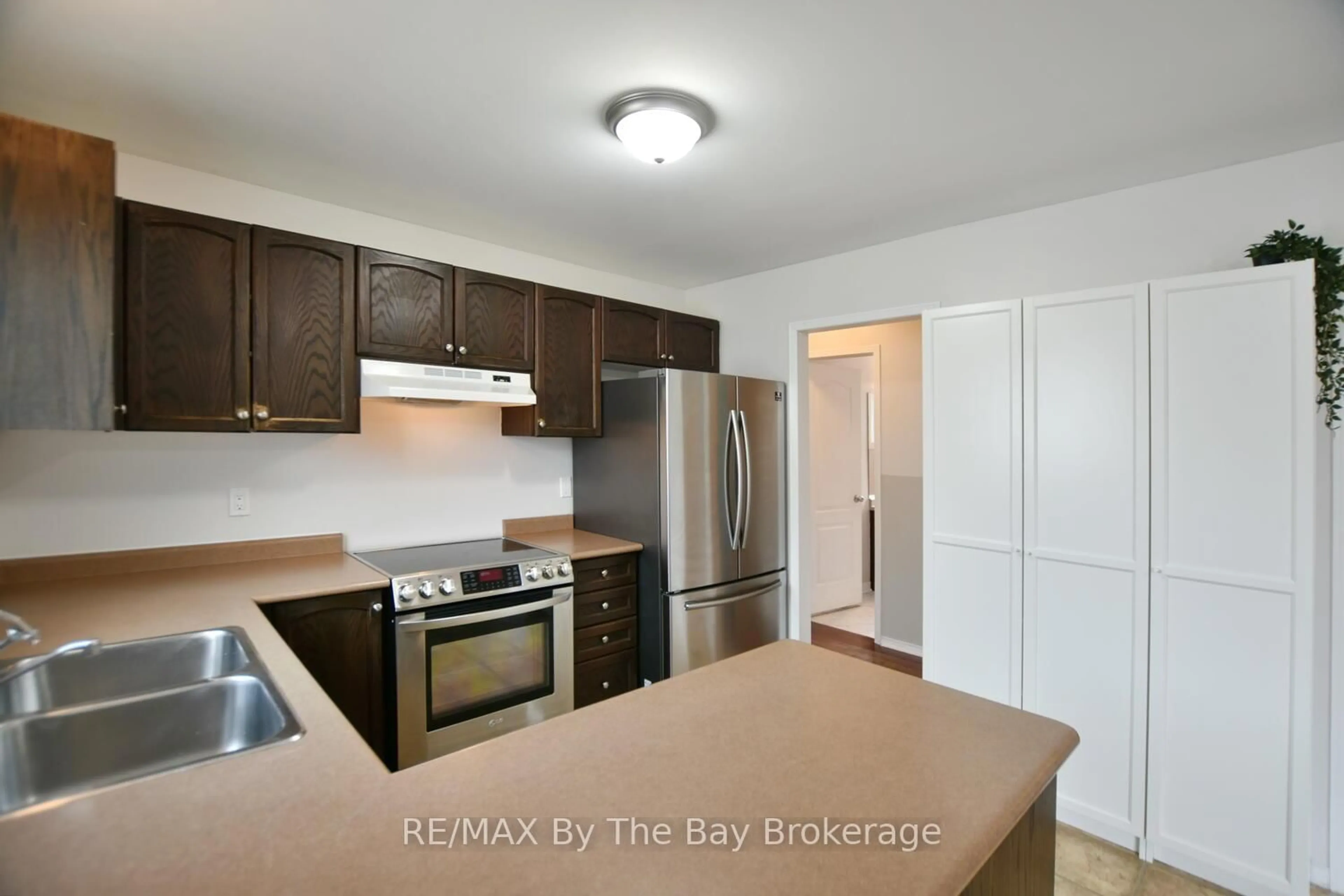 Standard kitchen, unknown for 215 Montreal St, Clearview Ontario L0M 1S0