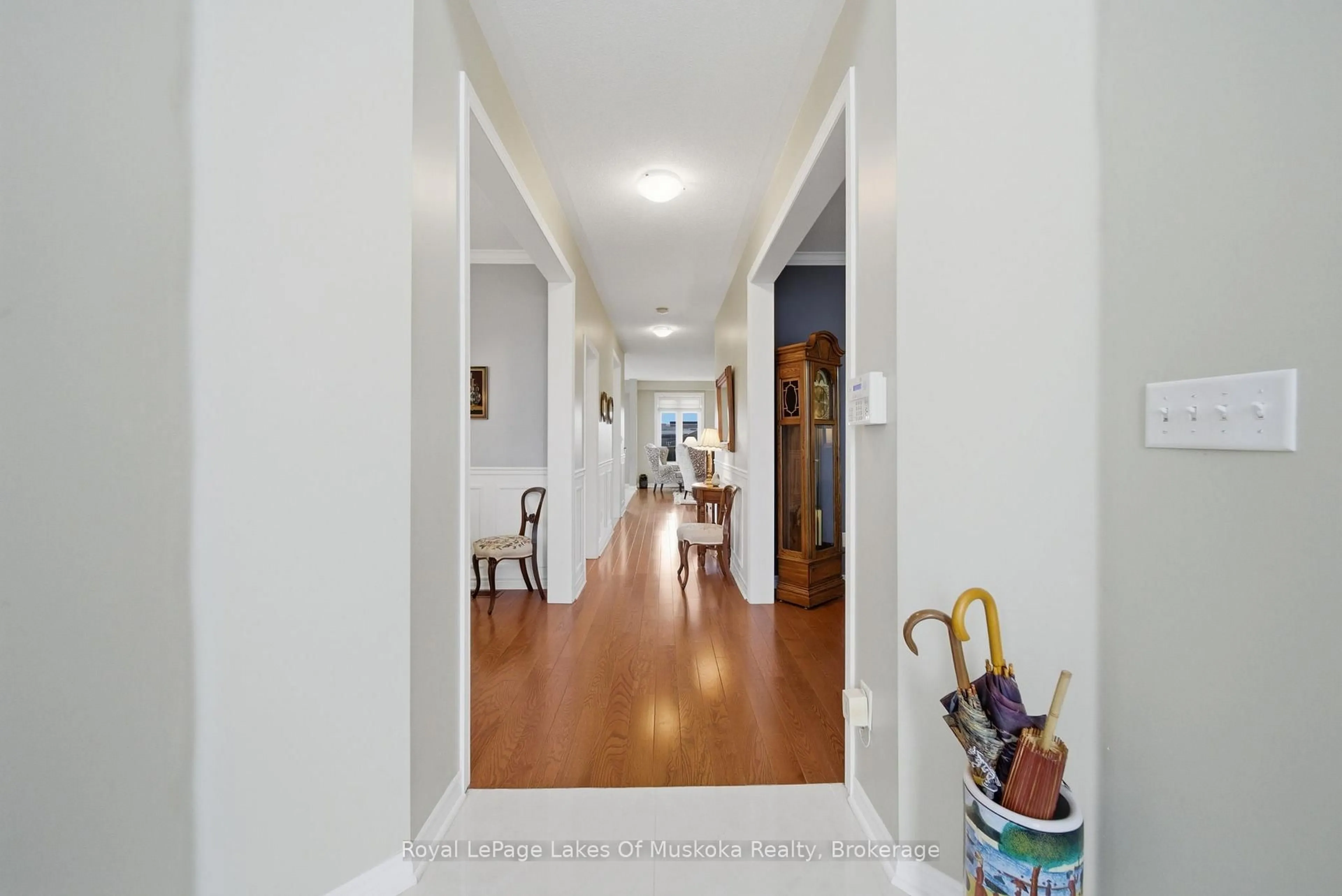 Indoor foyer for 76 Succession Cres, Barrie Ontario L4M 7G5