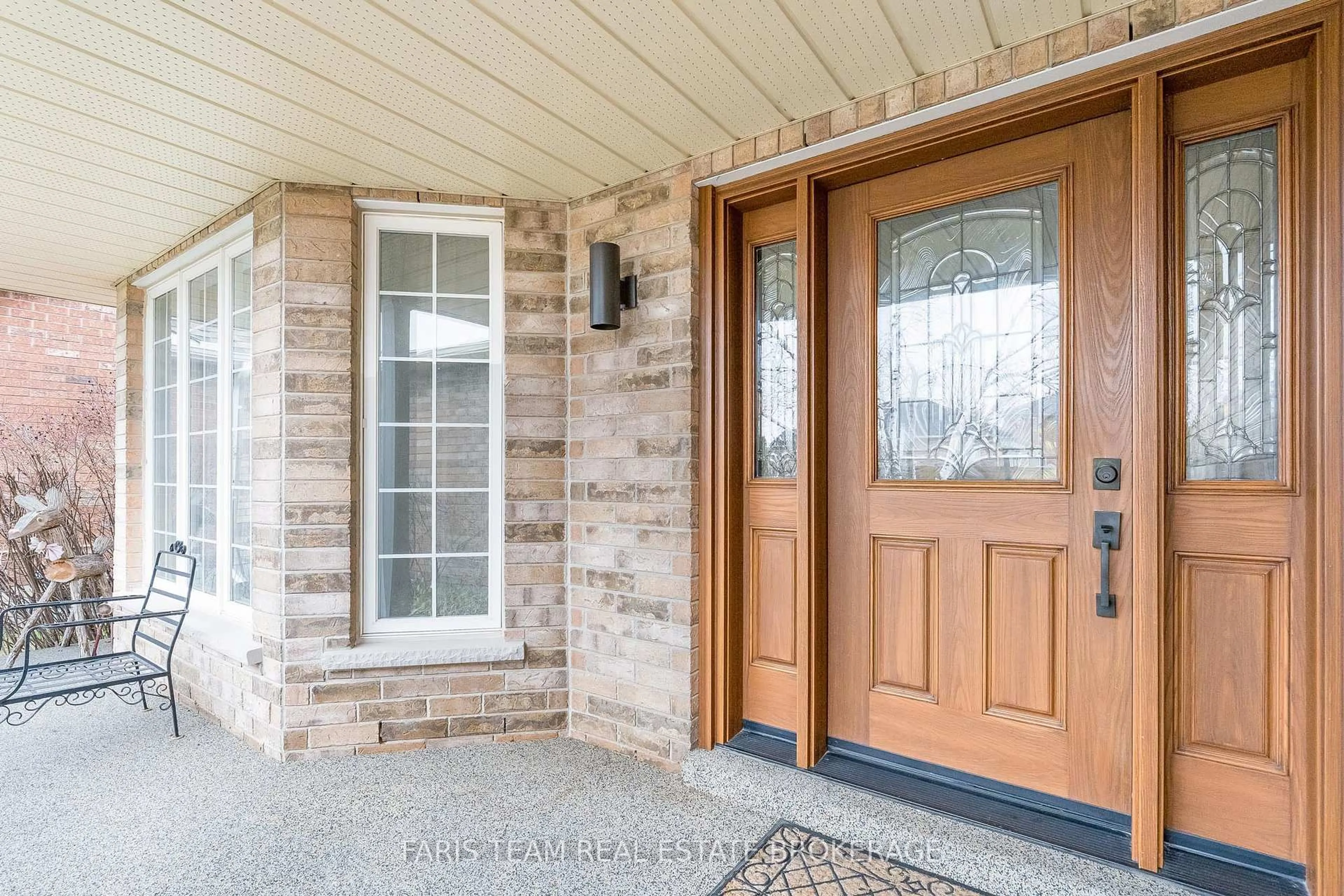 Indoor entryway for 28 Bayshore Blvd, Barrie Ontario L4N 9R5