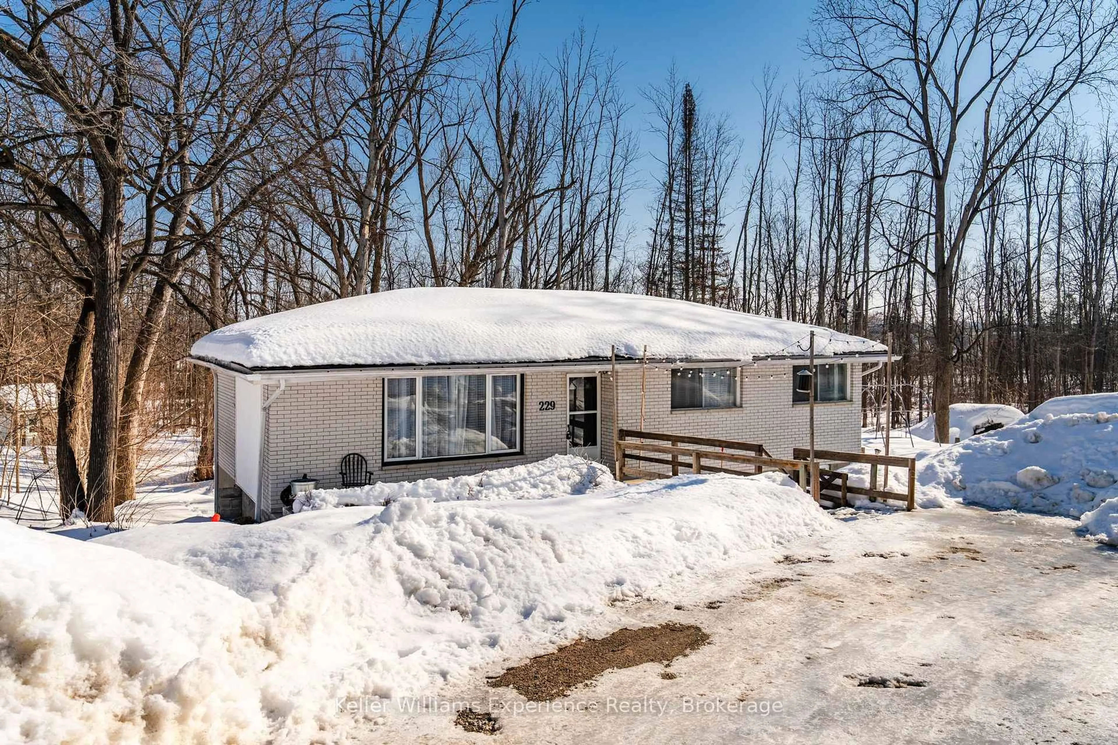 Unknown for 229 Mountain Ave, Tay Ontario L0K 2C0