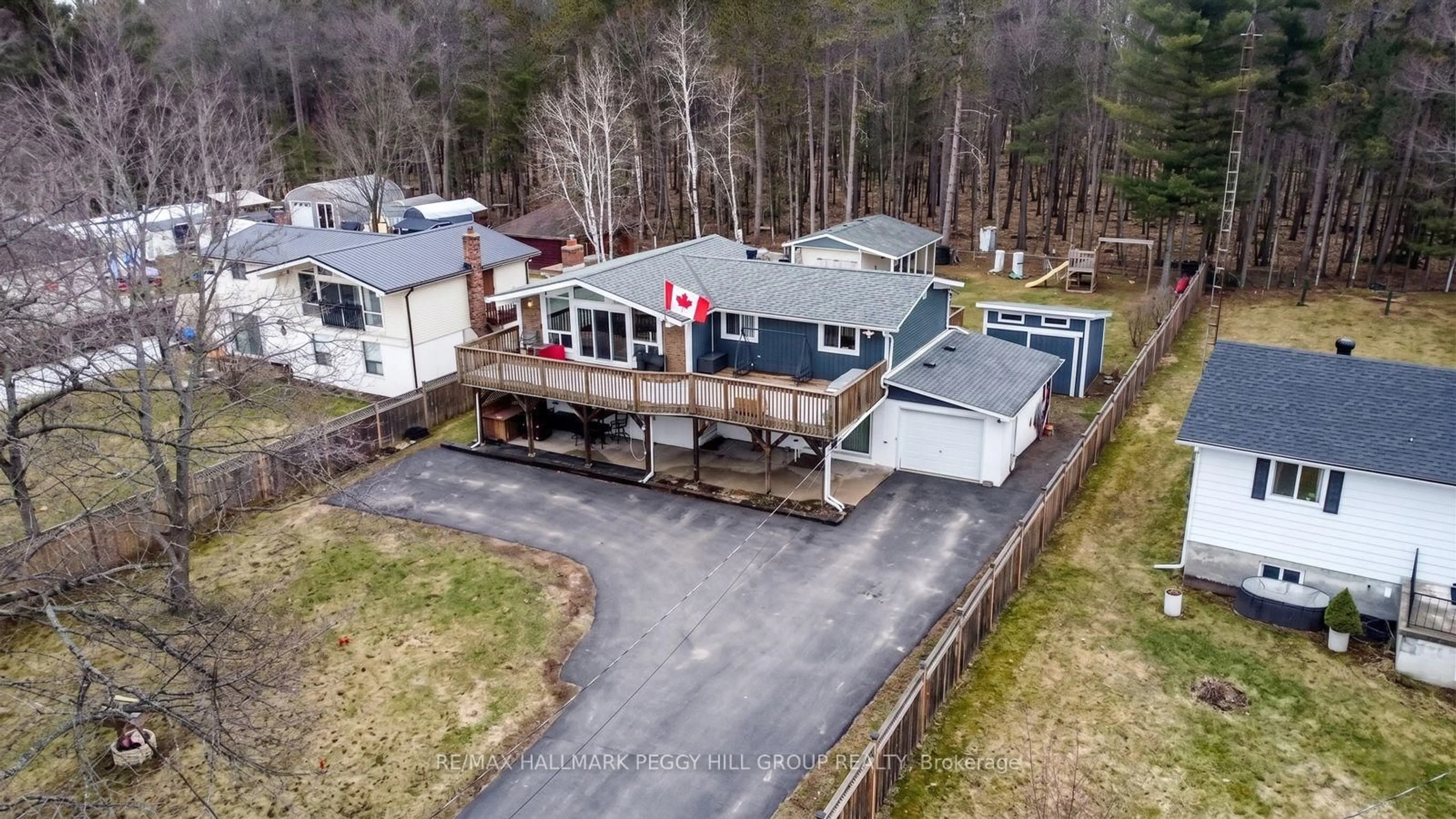 A pic from outside/outdoor area/front of a property/back of a property/a pic from drone, building for 71 Ronald Ave, Tiny Ontario L0L 1P1