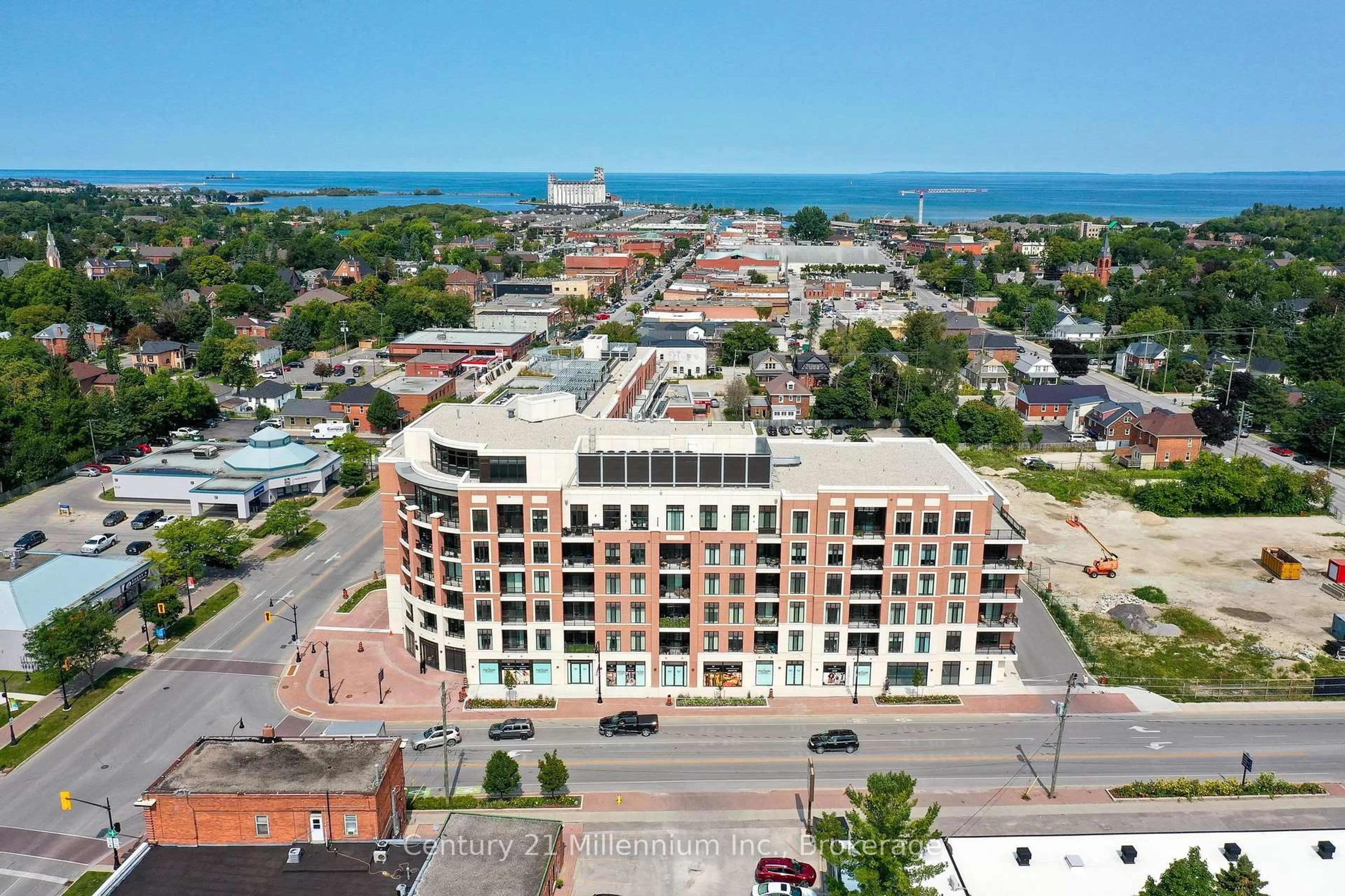 A pic from outside/outdoor area/front of a property/back of a property/a pic from drone, unknown for 1 Hume St #410, Collingwood Ontario L9Y 0X3