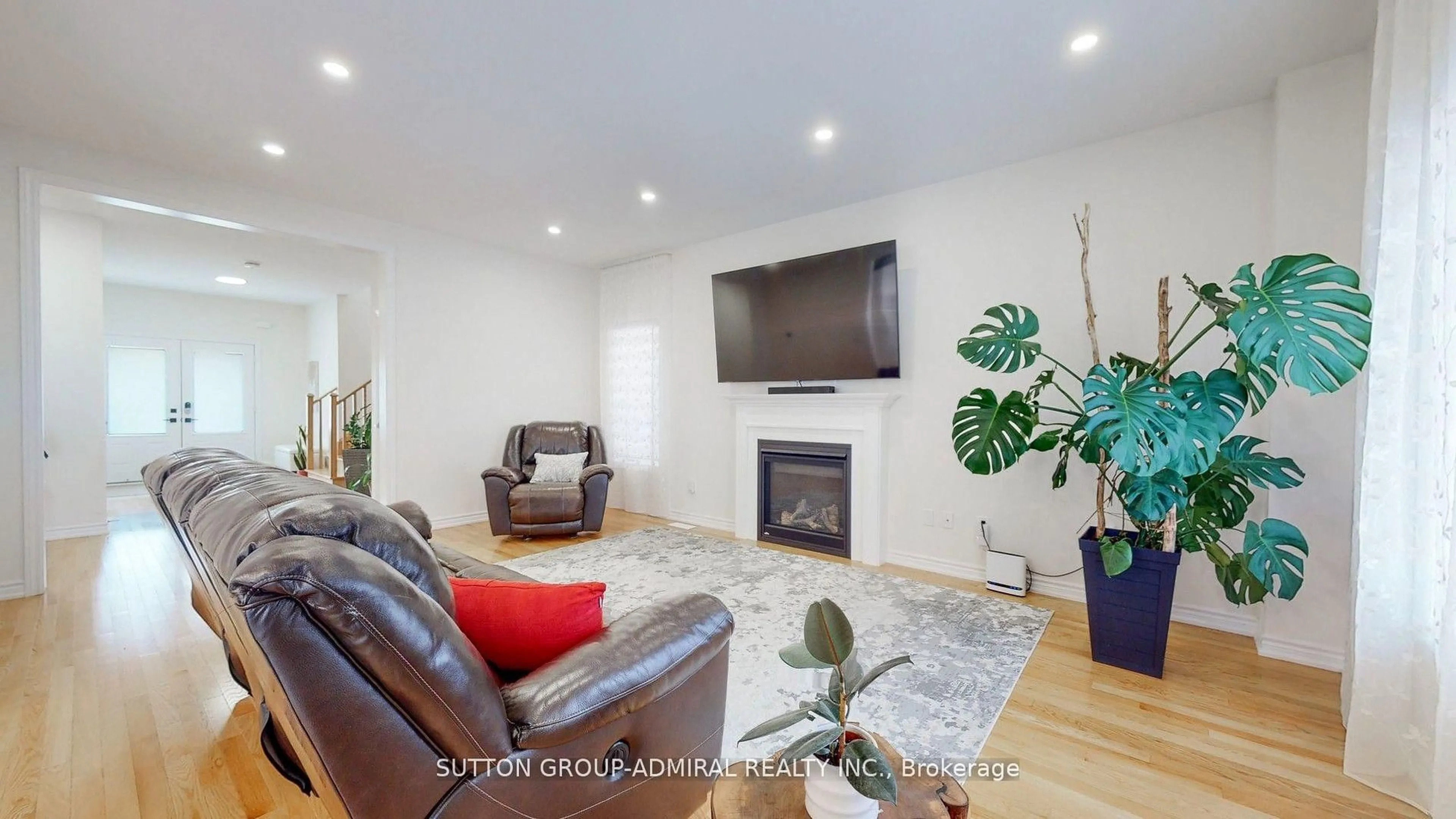Living room with furniture, wood/laminate floor for 3 Cypress Point St, Barrie Ontario L4N 5S4