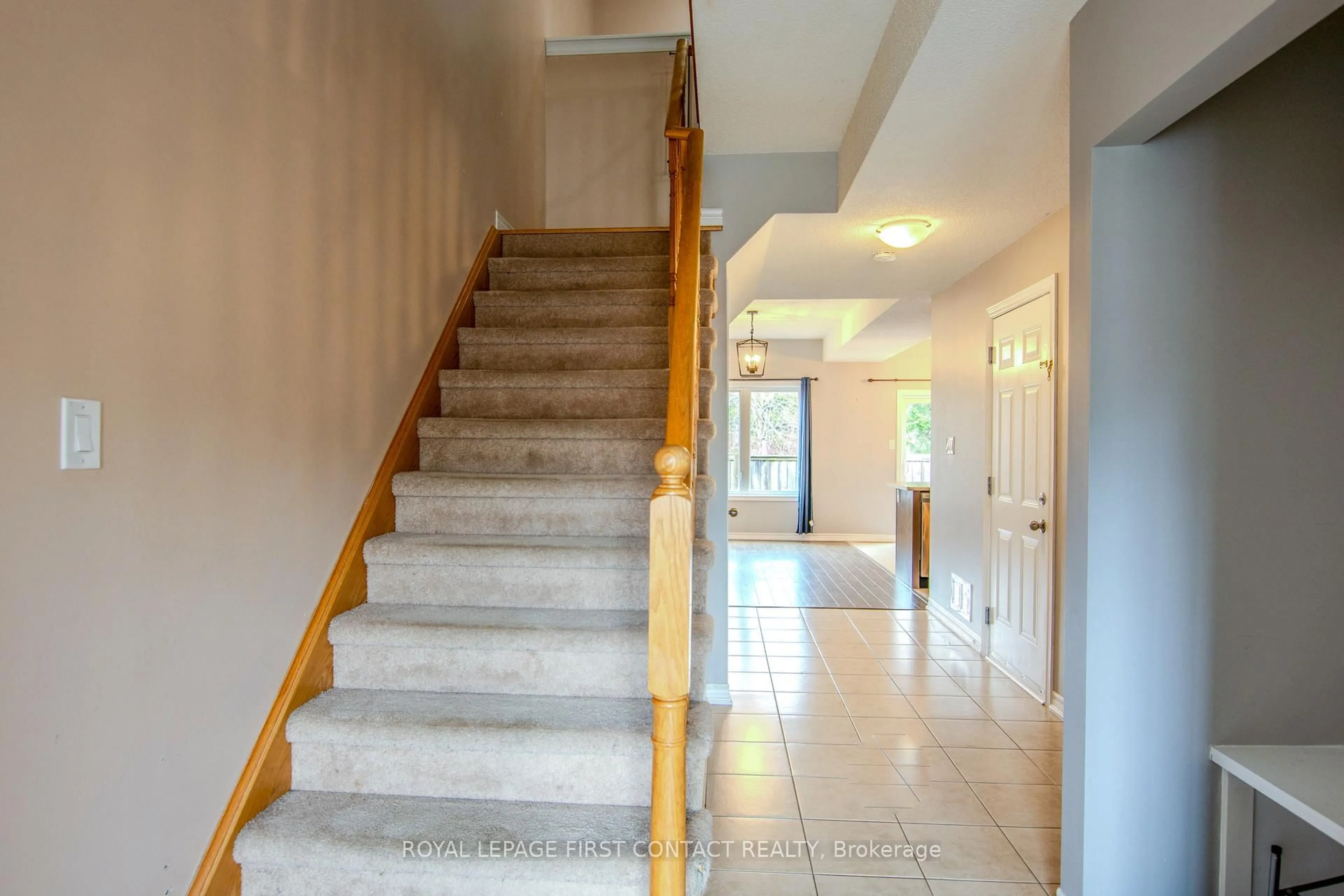 Indoor foyer for 18 Arcadia Rd, Wasaga Beach Ontario L9Z 3C2