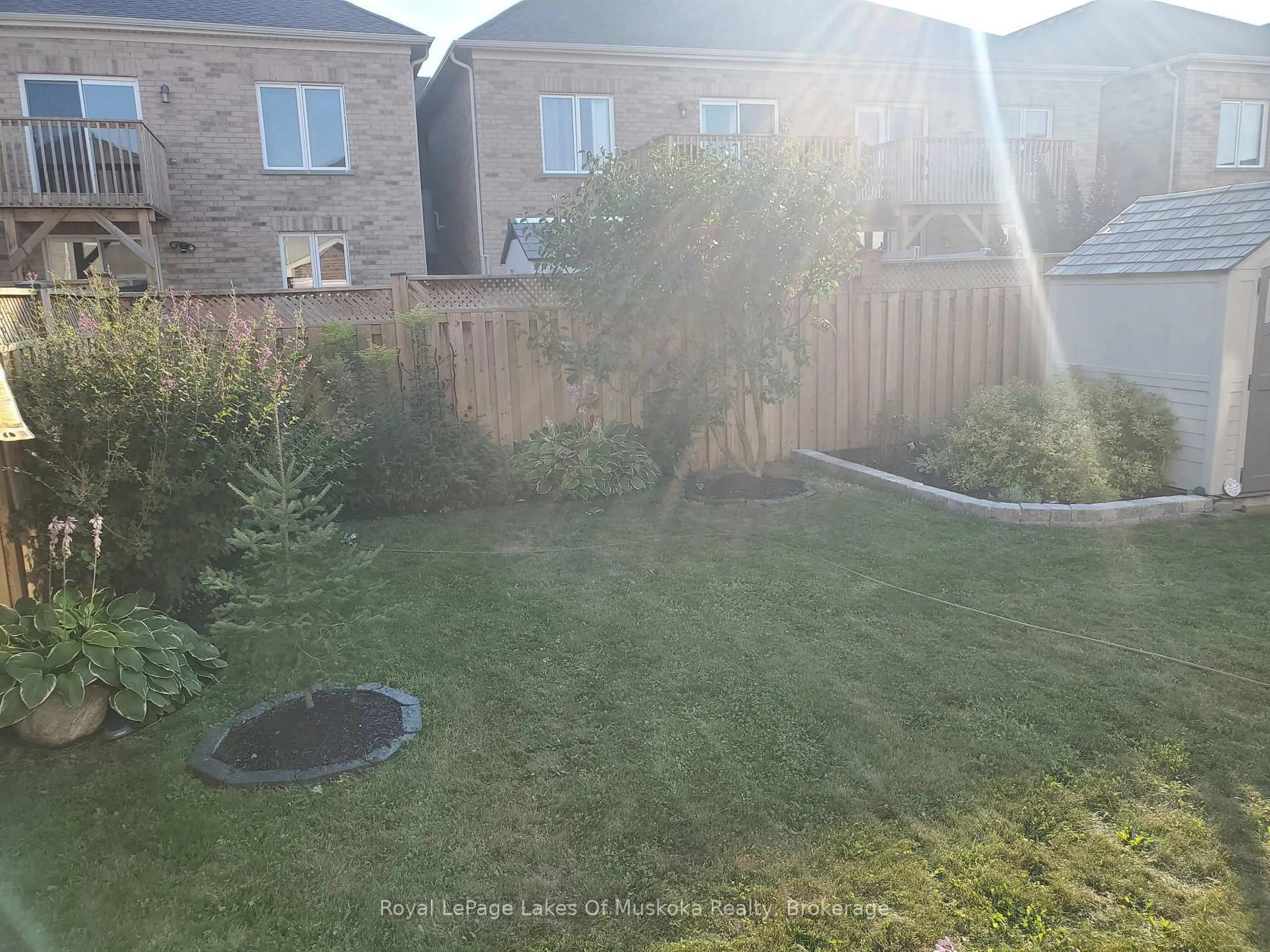 A pic from outside/outdoor area/front of a property/back of a property/a pic from drone, street for 3038 EMPEROR Dr, Orillia Ontario L3V 0A4