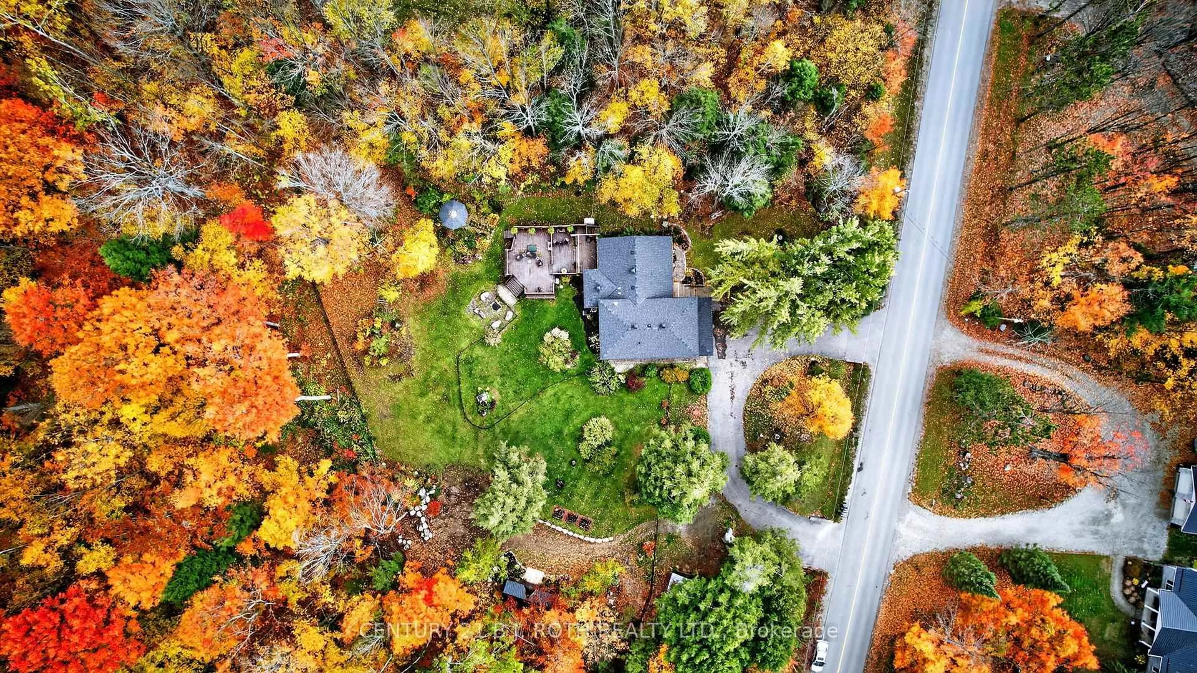 A pic from outside/outdoor area/front of a property/back of a property/a pic from drone, unknown for 4737 12 Line, Oro-Medonte Ontario L0K 1E0