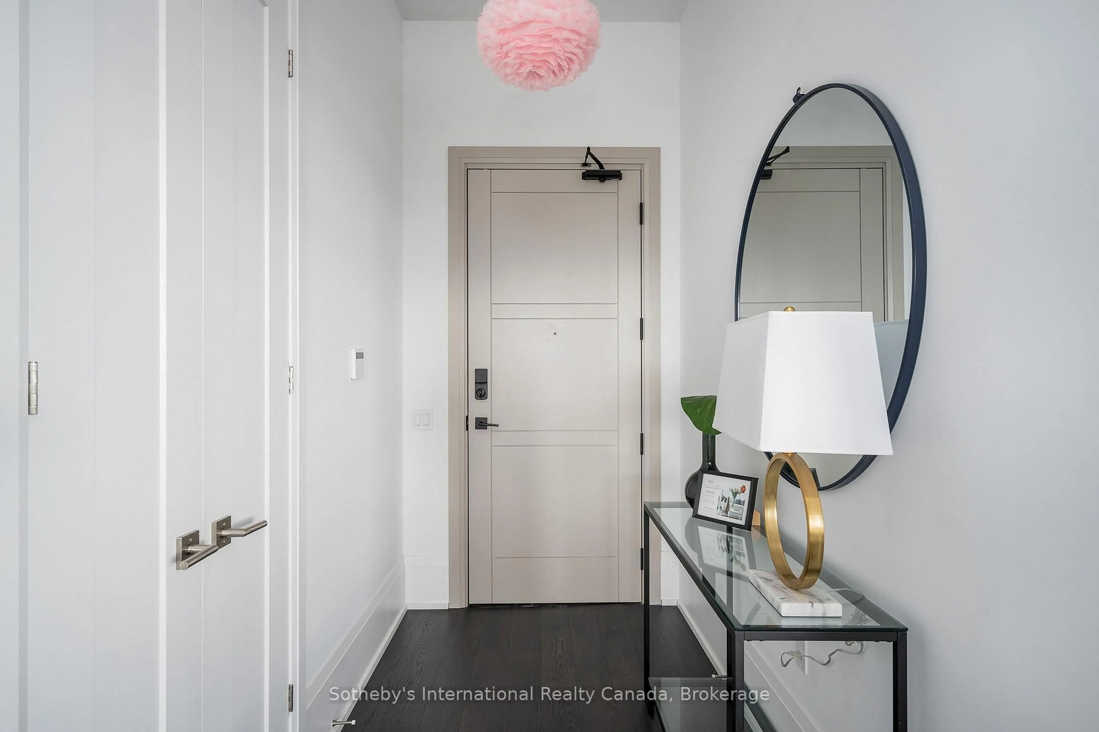 Indoor entryway for 1 Hume St #PH#610, Collingwood Ontario L9Y 0X3