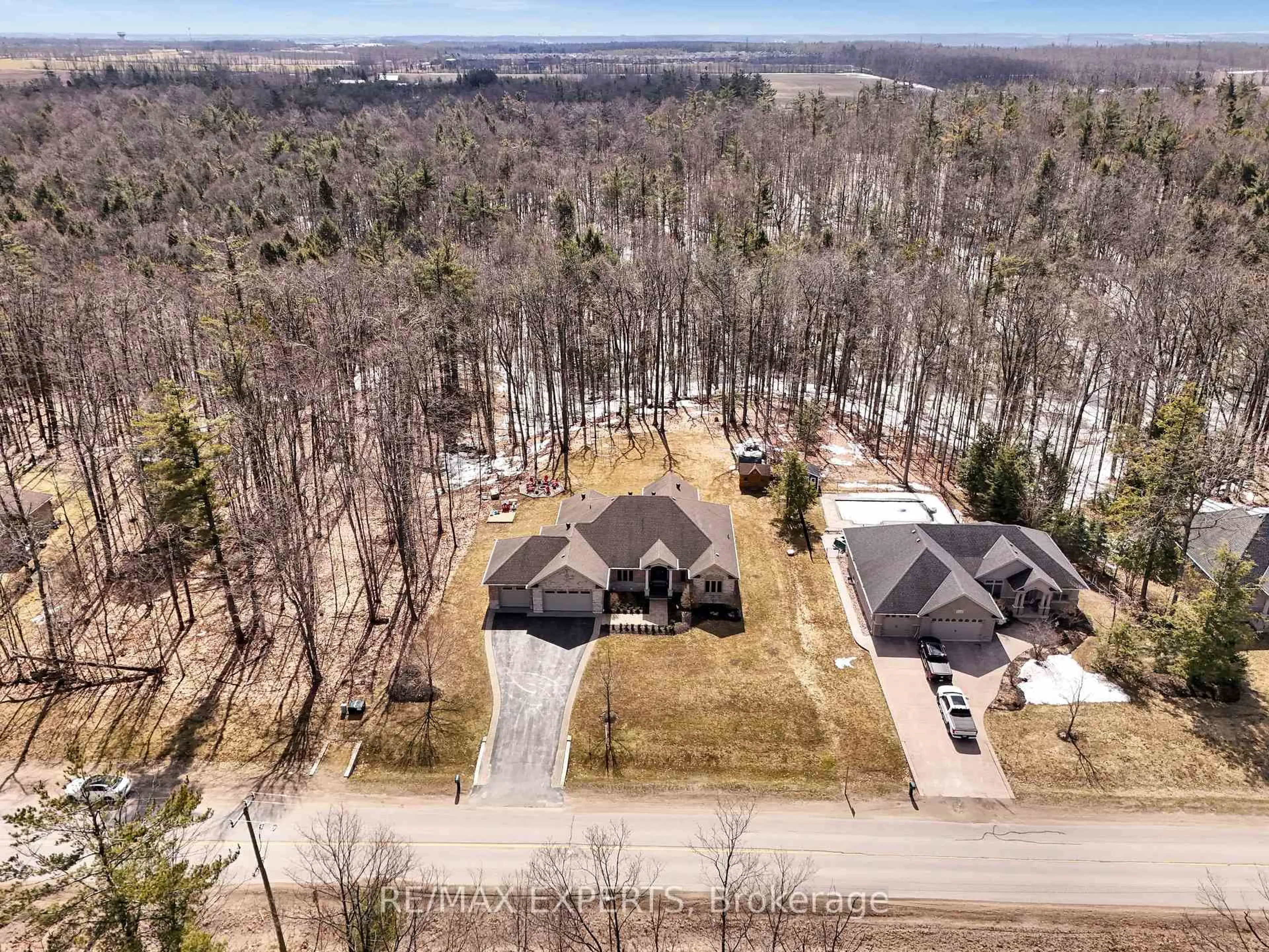 A pic from outside/outdoor area/front of a property/back of a property/a pic from drone, unknown for 1215 Seadon Rd, Springwater Ontario L9X 1V5