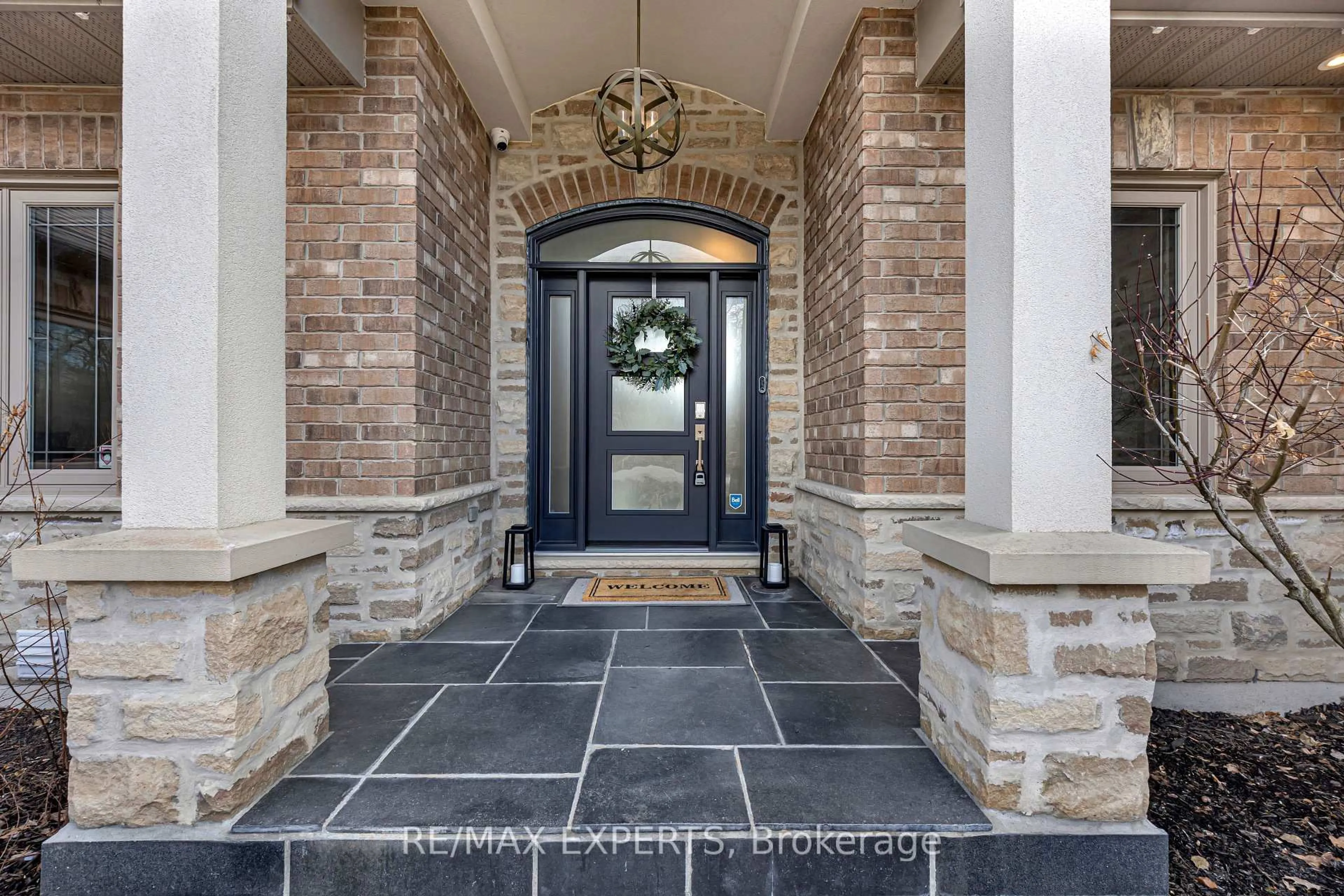 Indoor entryway for 1215 Seadon Rd, Springwater Ontario L9X 1V5