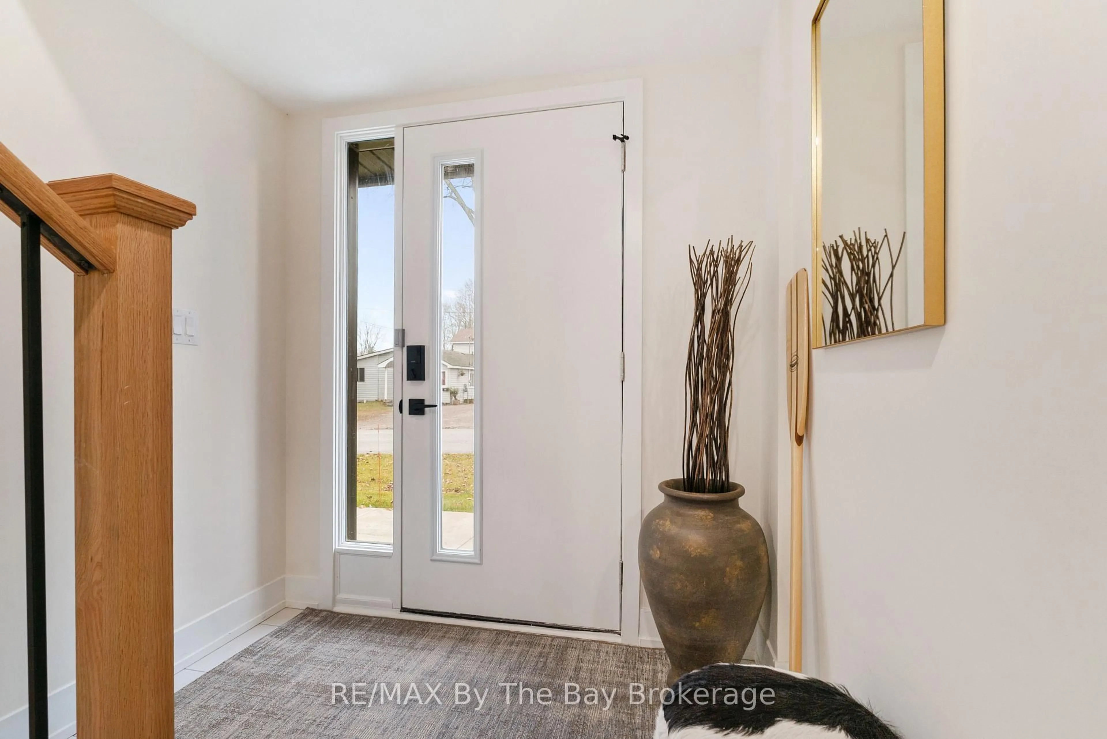 Indoor entryway for 8 Bru Lor Lane, Orillia Ontario L3V 8P4