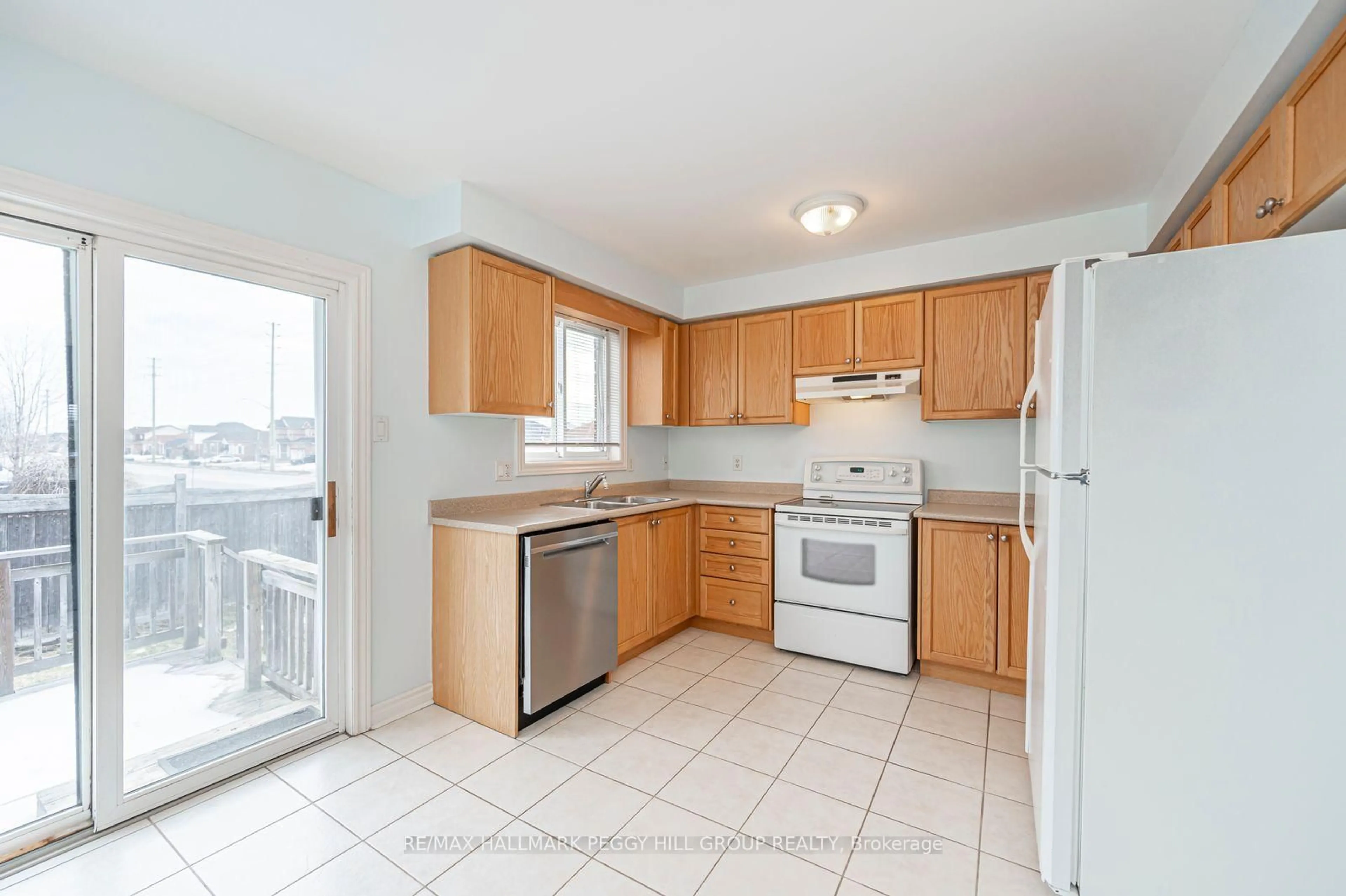 Standard kitchen, unknown for 1 Michael Cres, Barrie Ontario L4M 6Y9