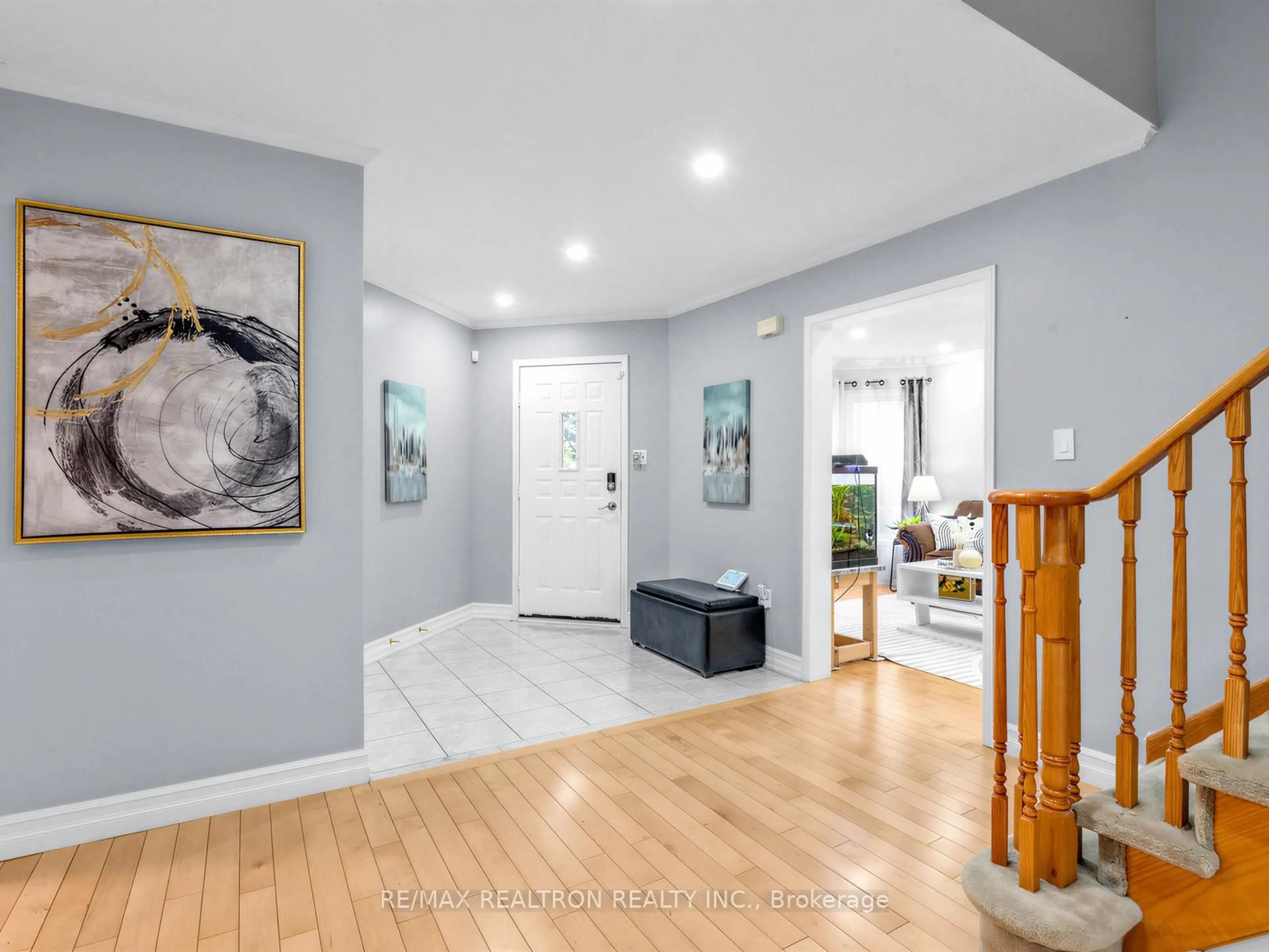 Indoor entryway for 52 Loon Ave, Barrie Ontario L4N 8W6
