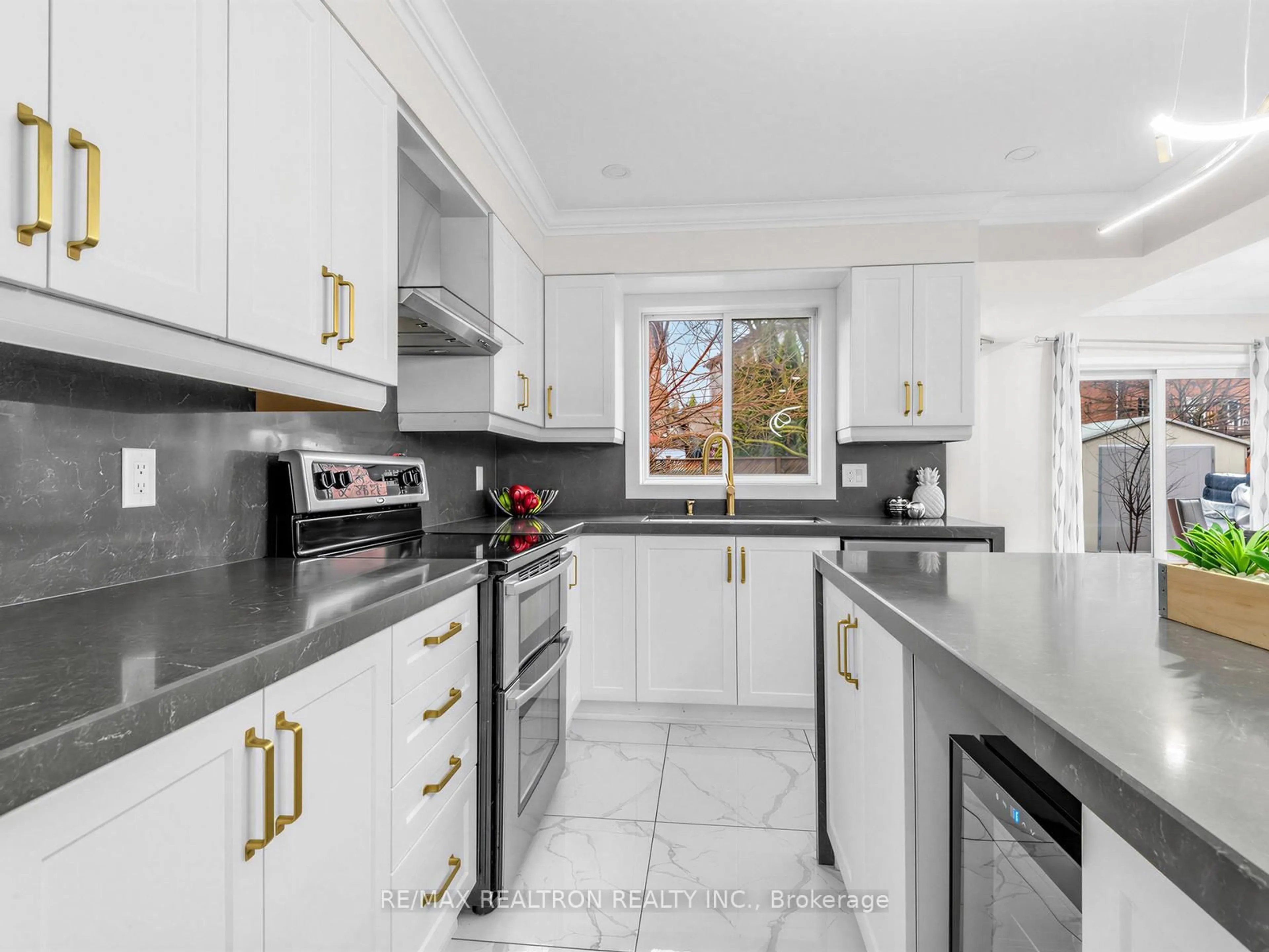 Unknown for 52 Loon Ave, Barrie Ontario L4N 8W6