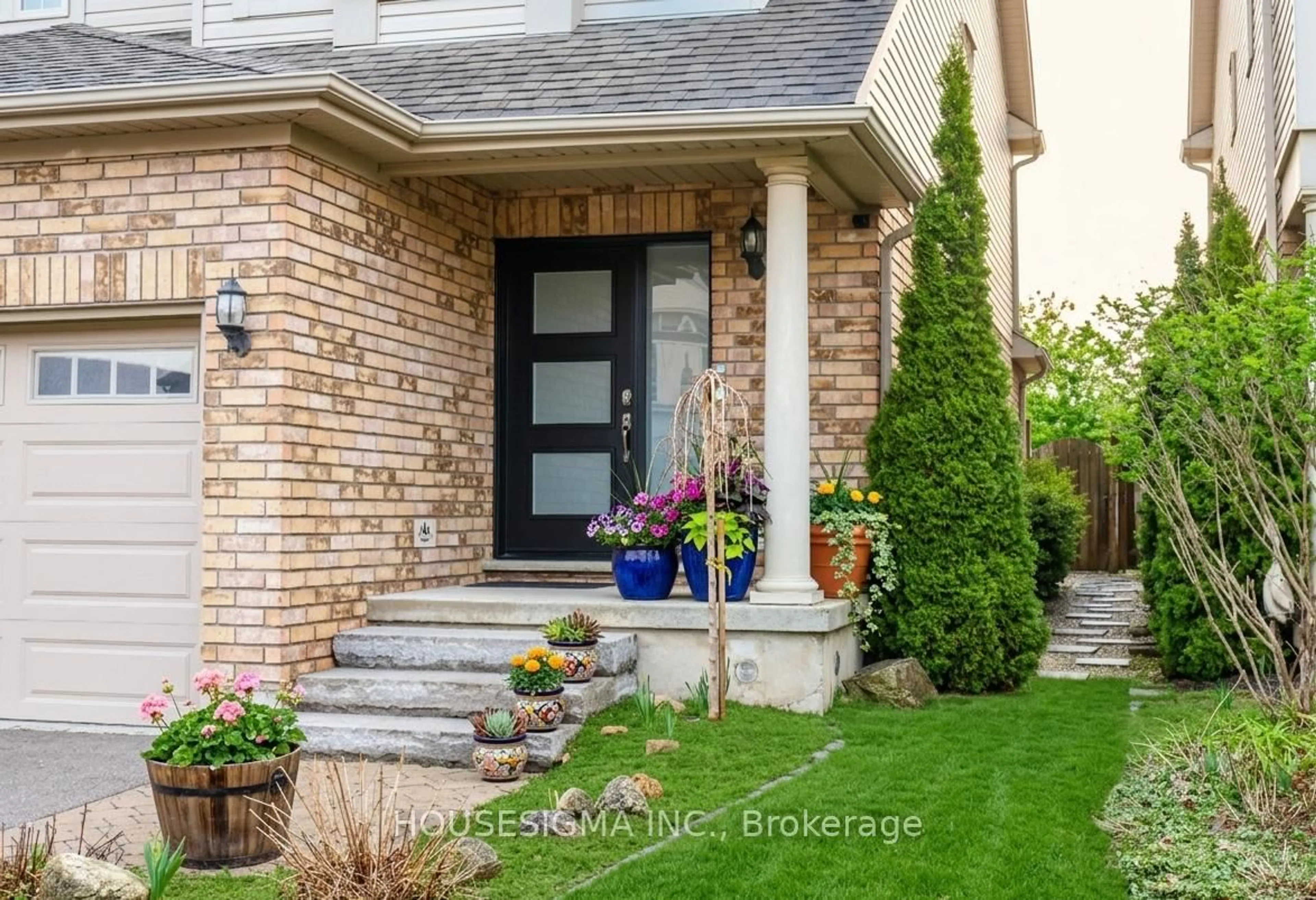 Home with brick exterior material, street for 22 Highlands Cres, Collingwood Ontario L9Y 5H3