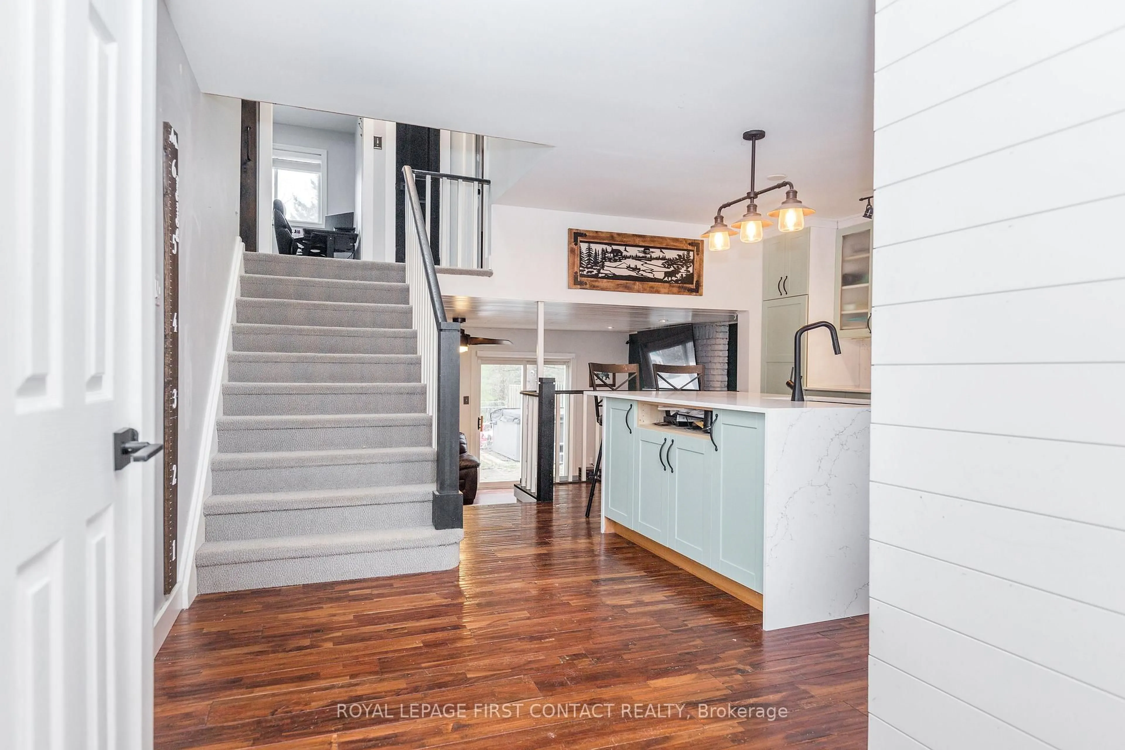 Open concept kitchen, unknown for 243 LITTLE Ave, Barrie Ontario L4N 6L3