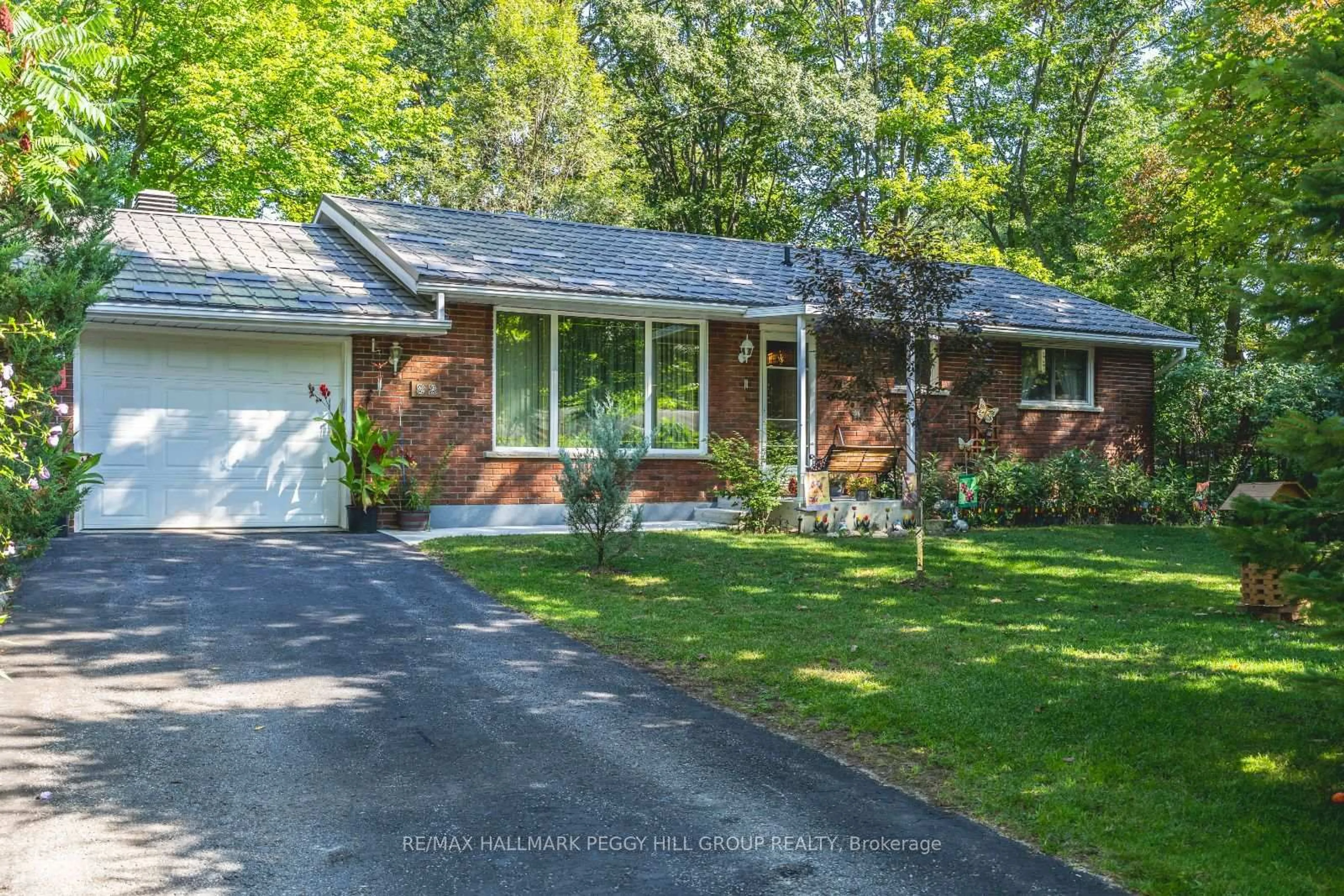 Home with brick exterior material, street for 82 Helena St, Wasaga Beach Ontario L9Z 1R1