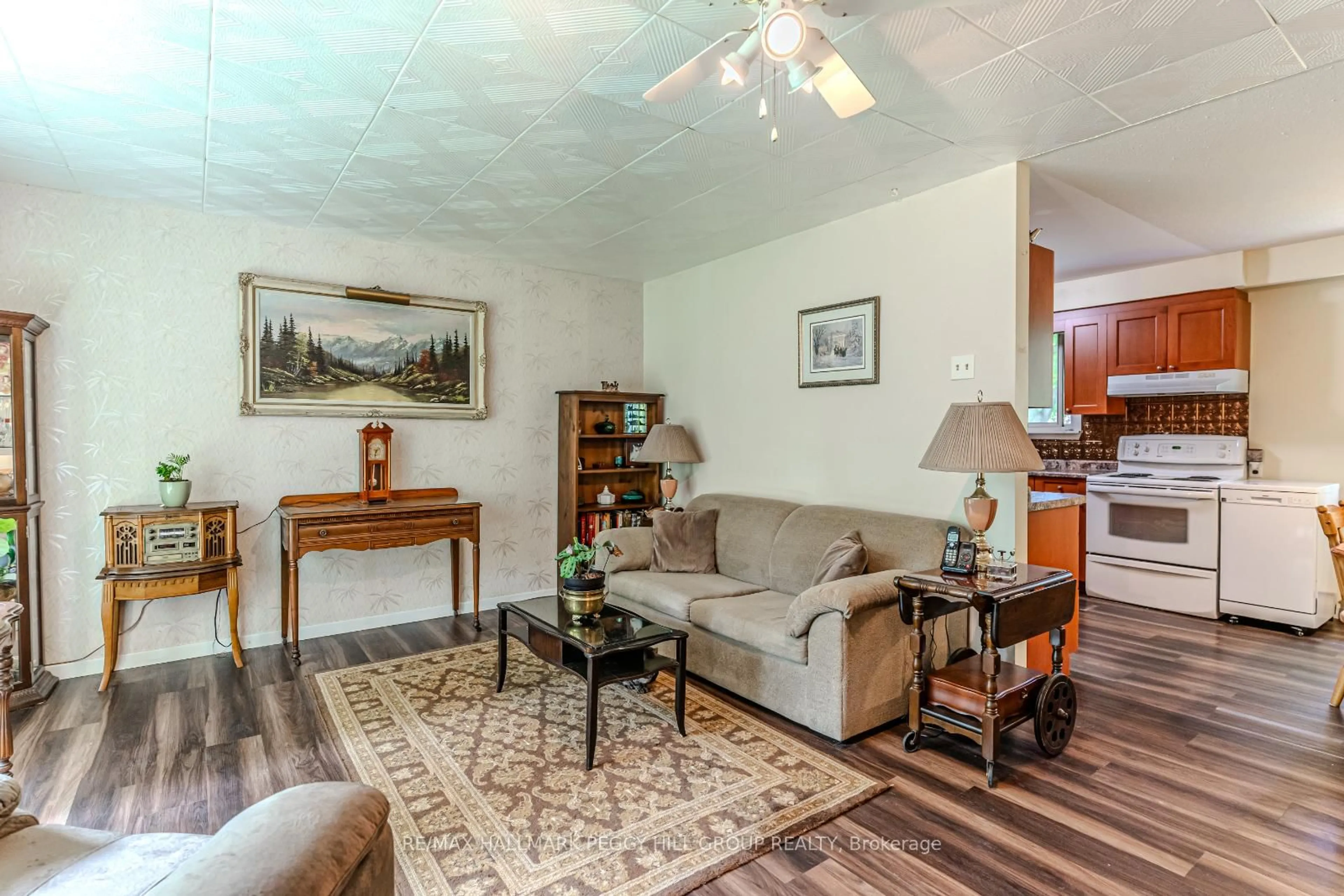 Living room with furniture, unknown for 82 Helena St, Wasaga Beach Ontario L9Z 1R1