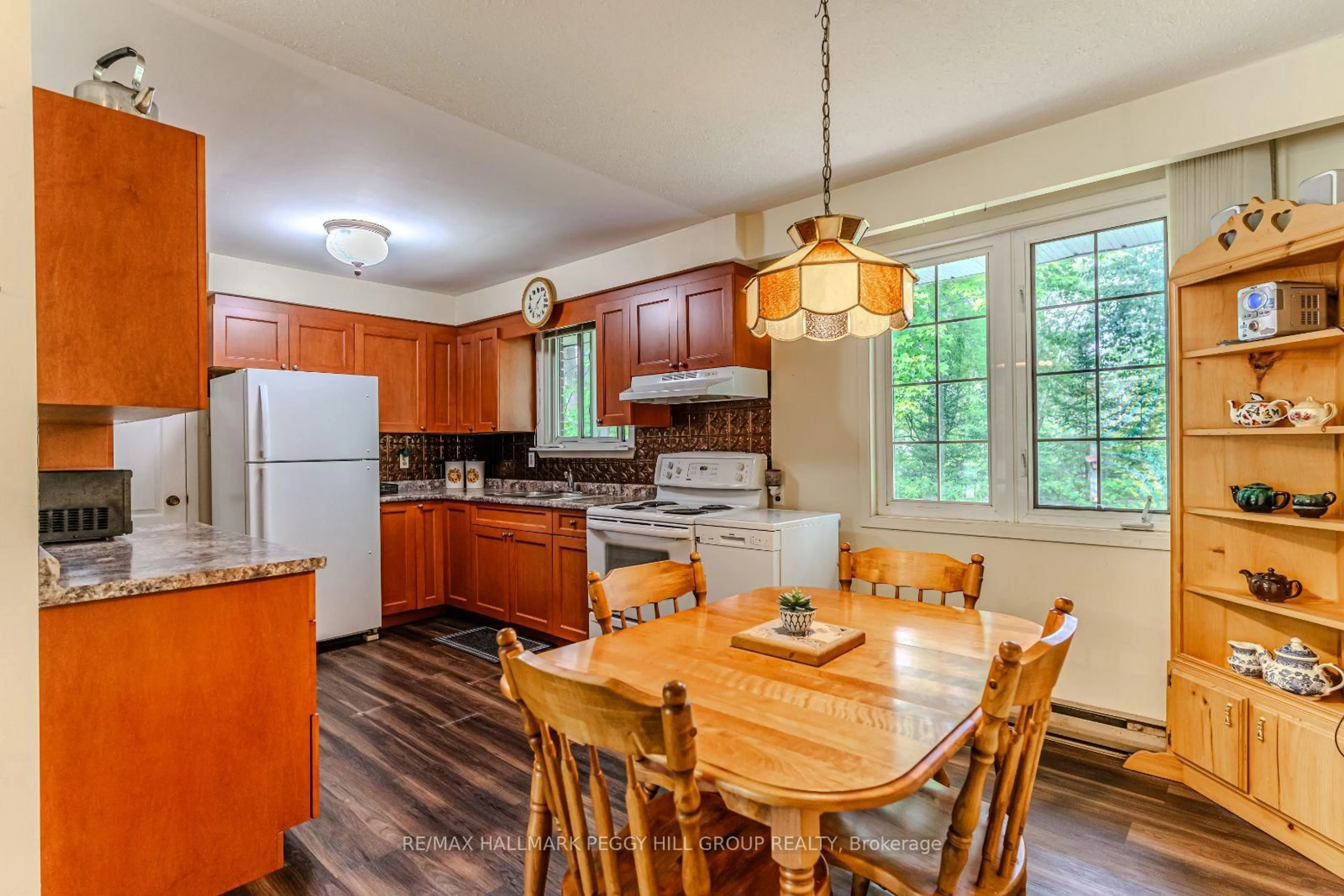 Open concept kitchen, unknown for 82 Helena St, Wasaga Beach Ontario L9Z 1R1