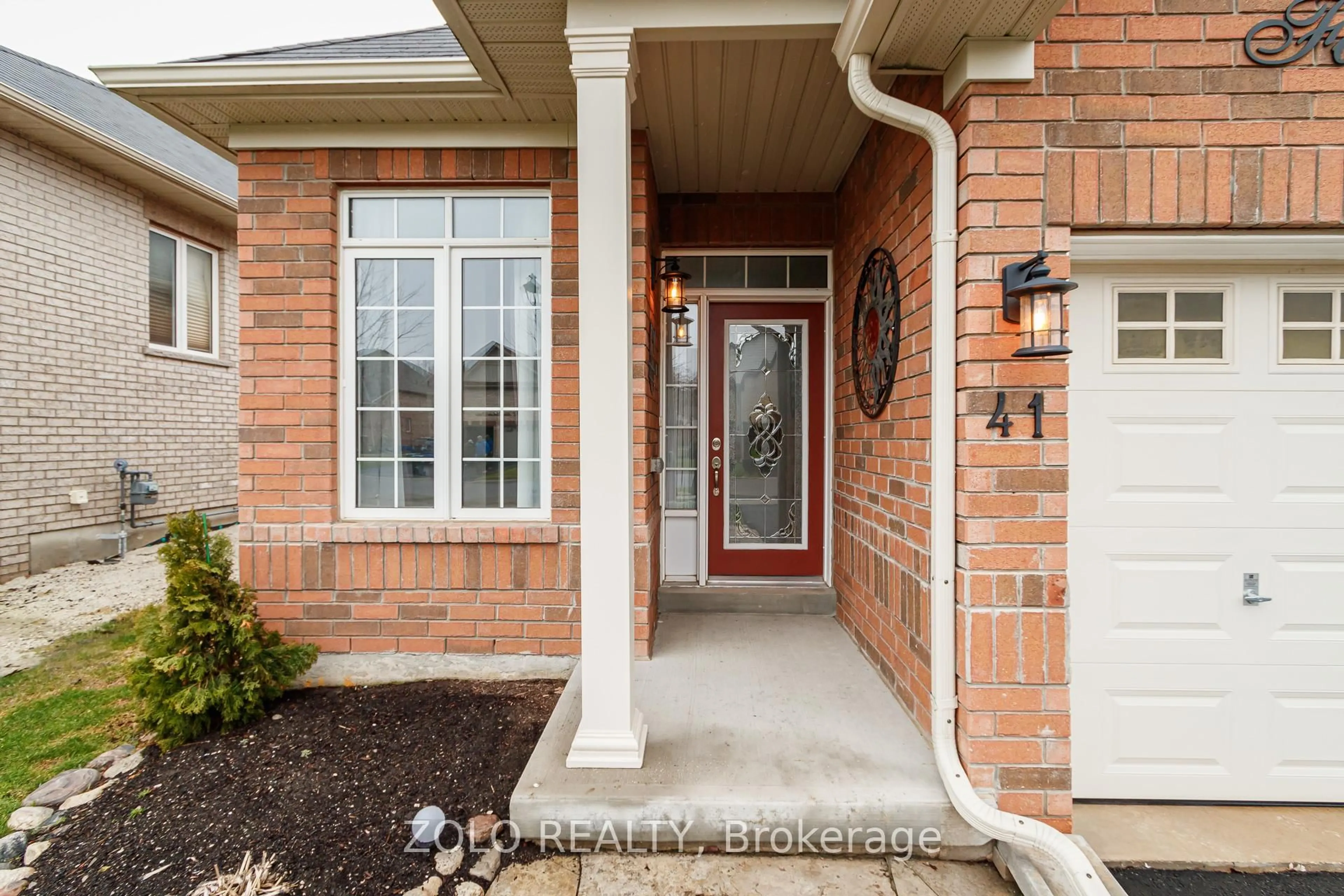 Indoor entryway for 41 Middleton Dr, Wasaga Beach Ontario L9Z 0G8