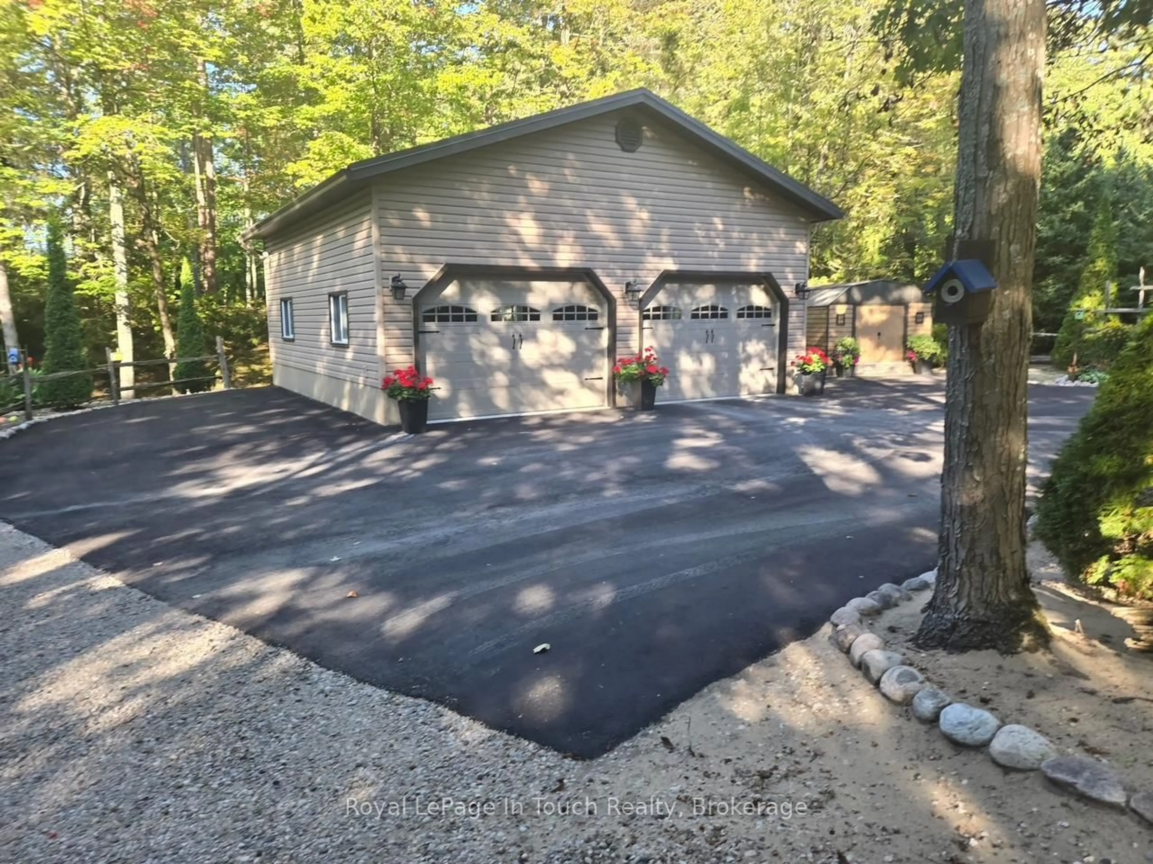 Indoor garage for 36 Card Ave, Tiny Ontario L0L 2J0