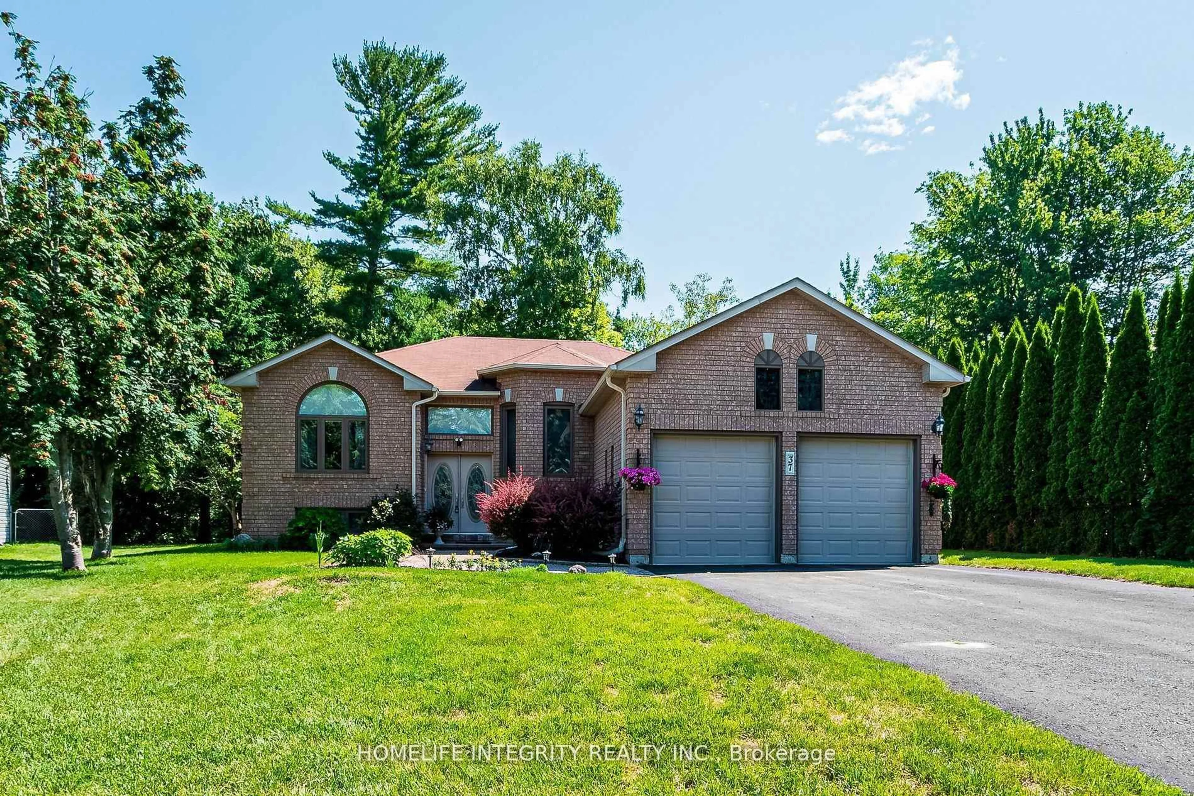 Home with brick exterior material, street for 37 Brouwer Cres, Wasaga Beach Ontario L9Z 1L8