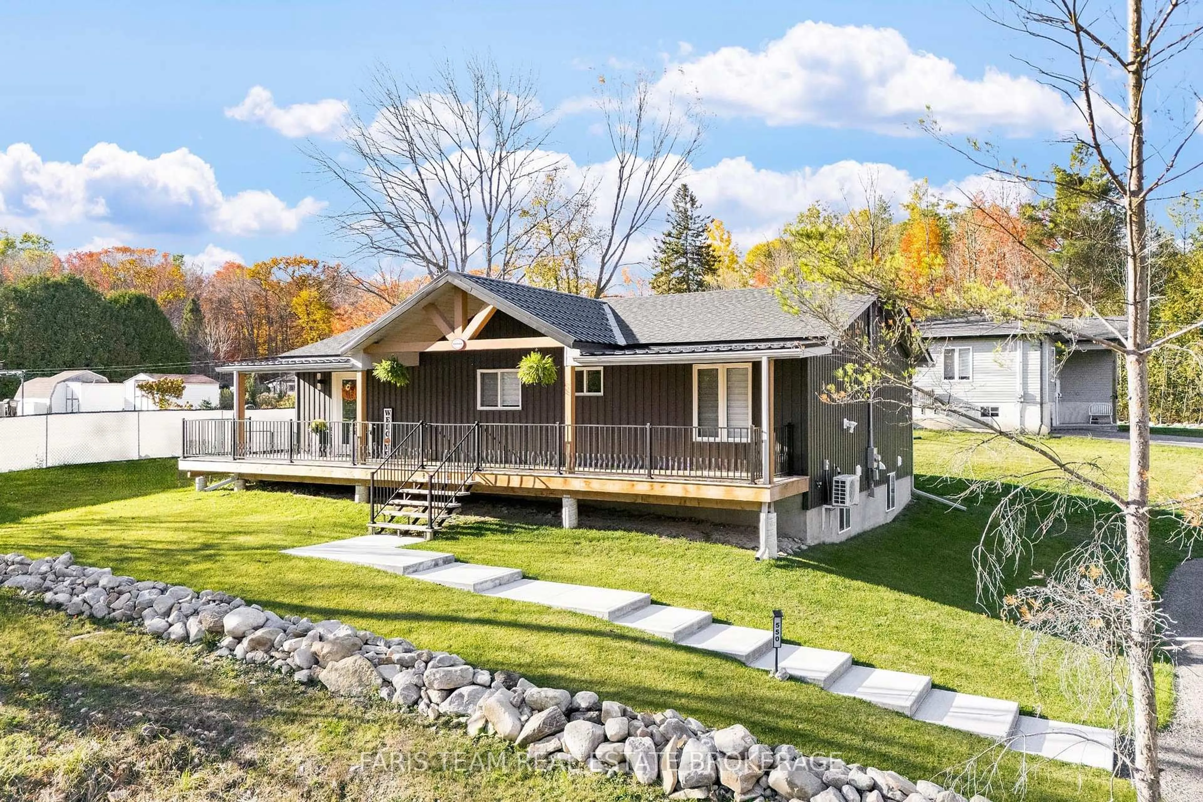 Home with vinyl exterior material, unknown for 550 Second Ave, Tay Ontario L0K 1R0