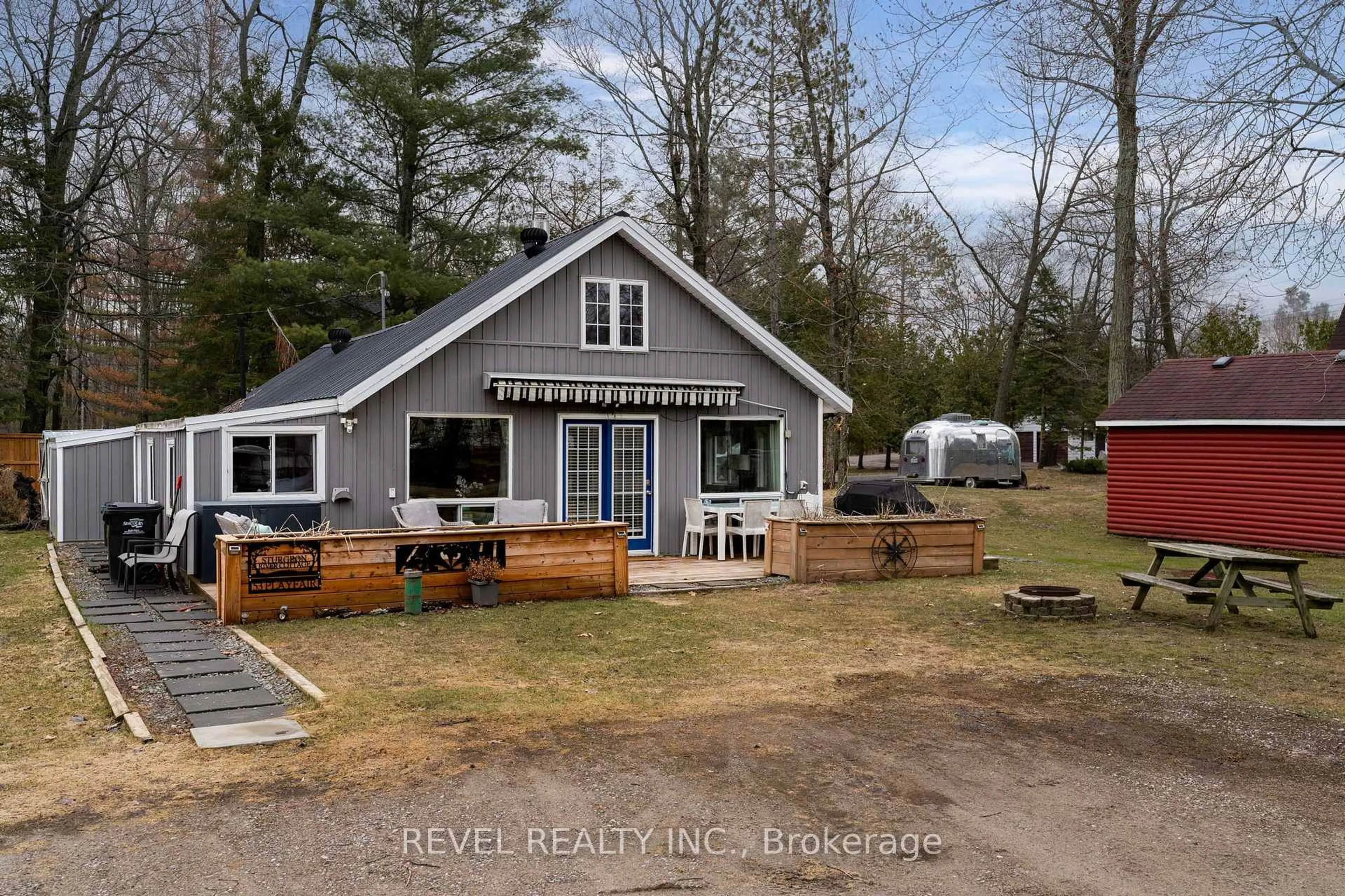 A pic from outside/outdoor area/front of a property/back of a property/a pic from drone, unknown for 53 Playfair Dr, Tay Ontario L0K 2C0