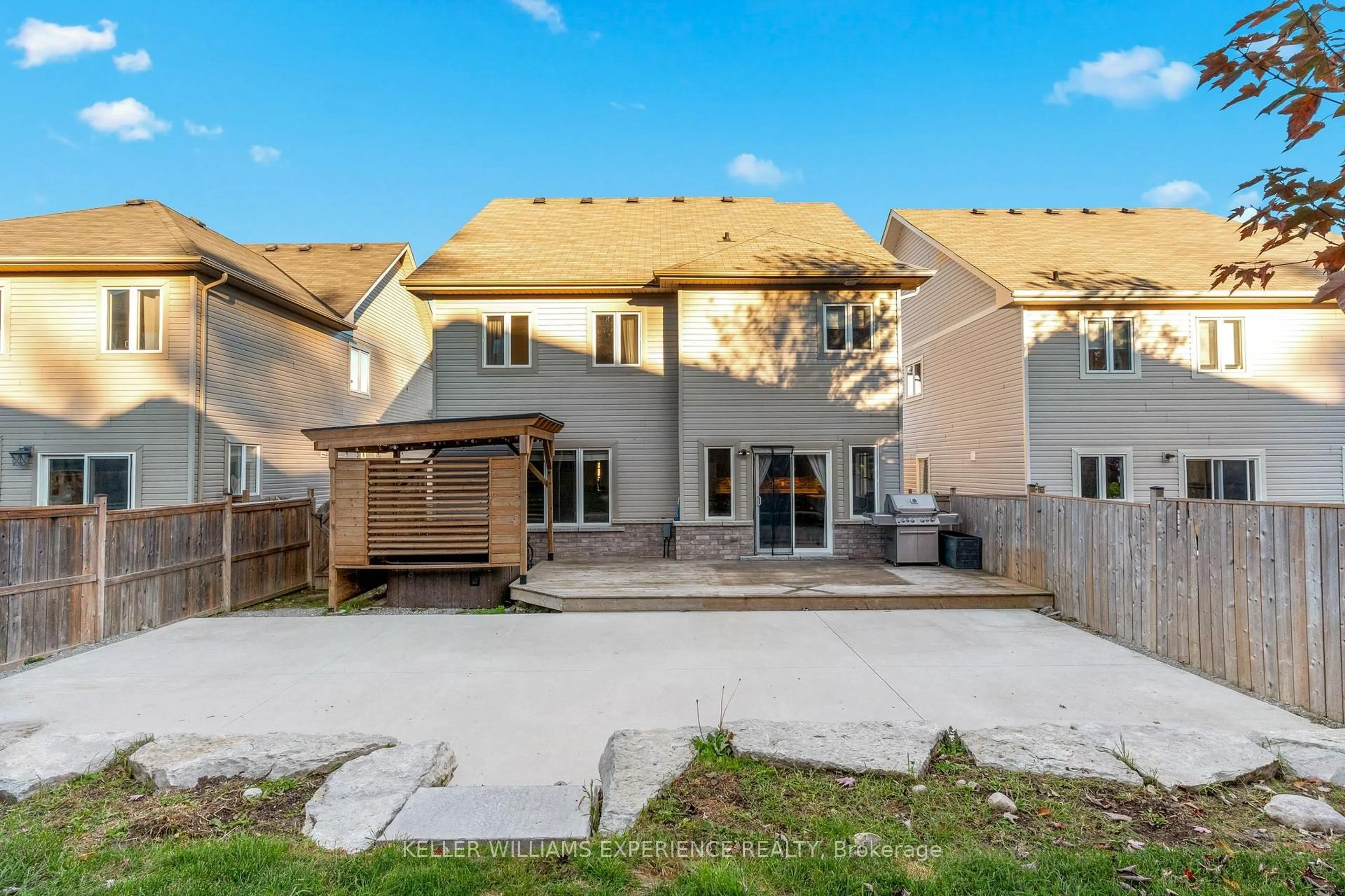 A pic from outside/outdoor area/front of a property/back of a property/a pic from drone, street for 3086 Emperor Dr, Orillia Ontario L3V 0G4