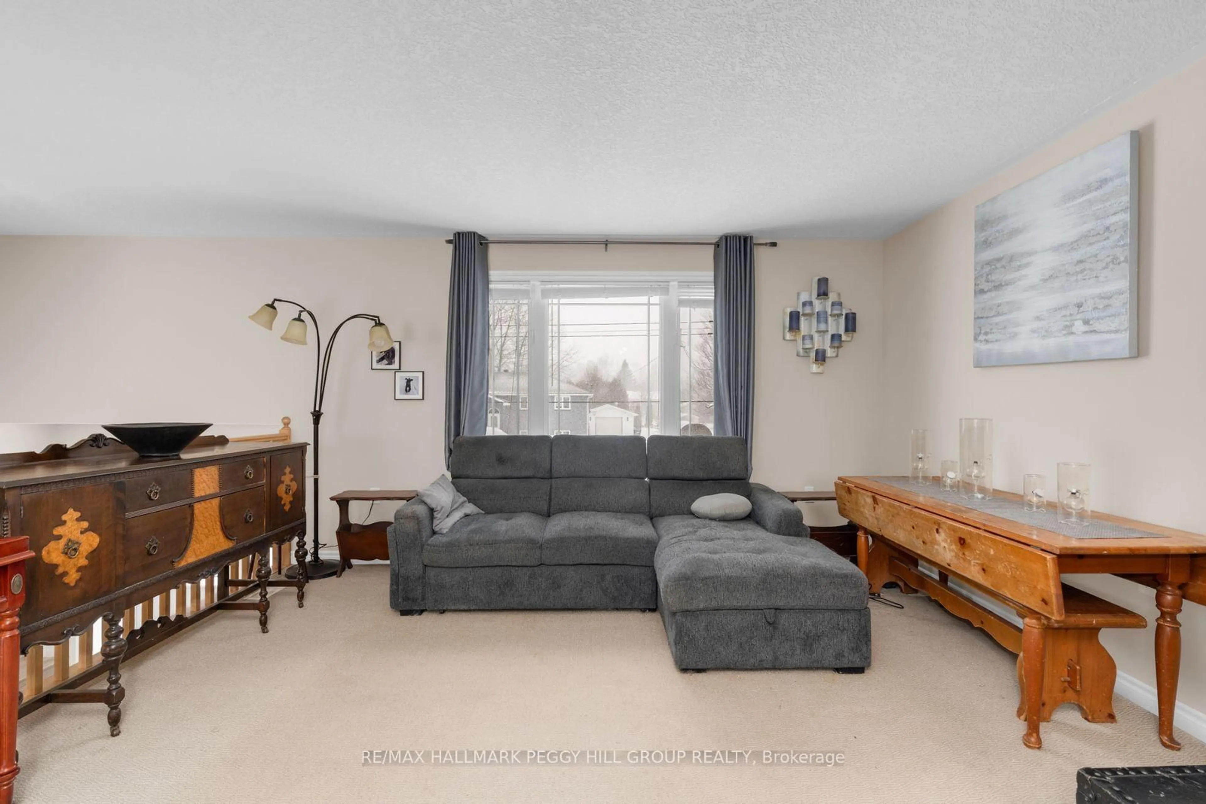 Living room with furniture, unknown for 25 Bay St, Tay Ontario L0K 2A0