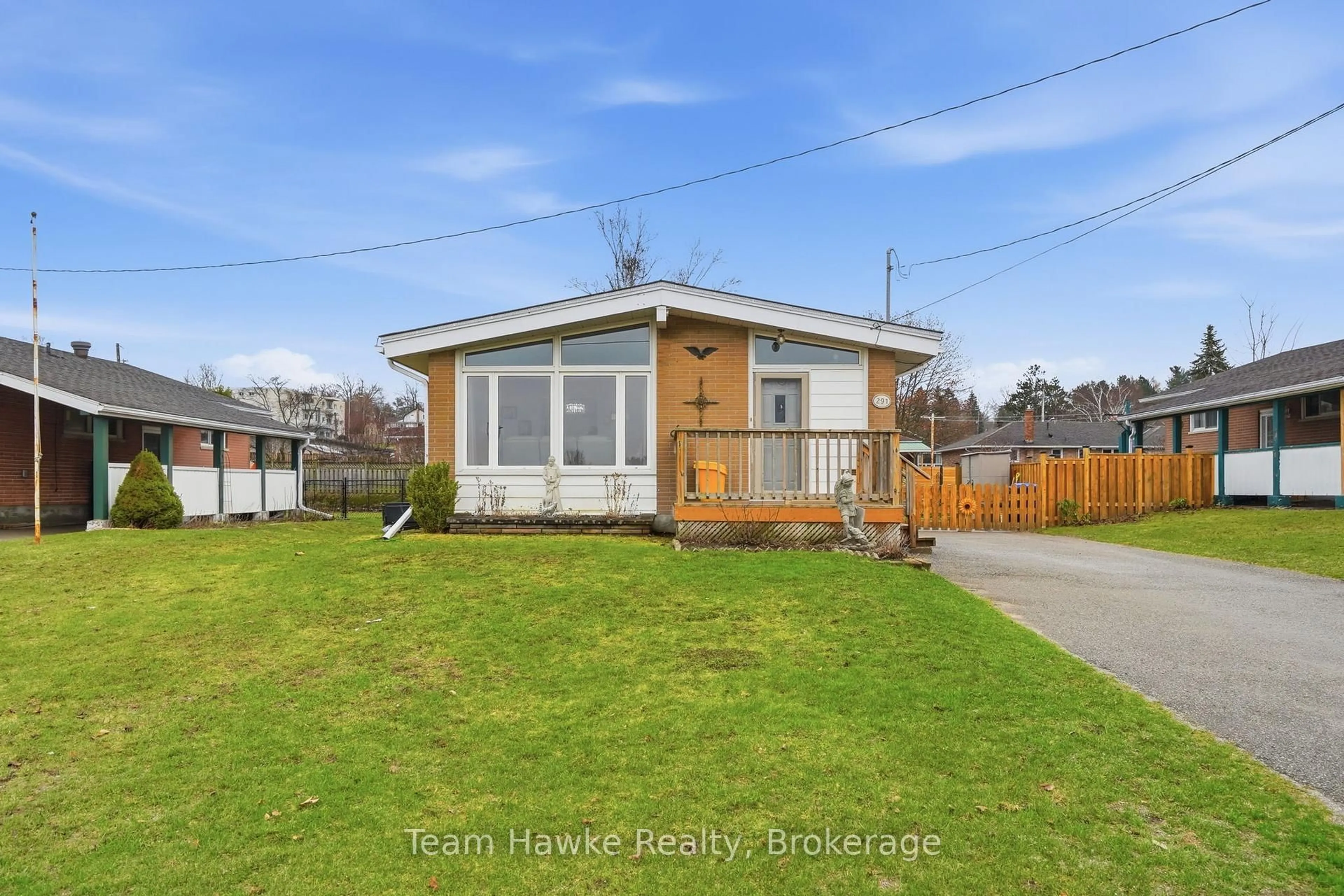 Home with vinyl exterior material, street for 291 Ellen St, Midland Ontario L4R 2H1