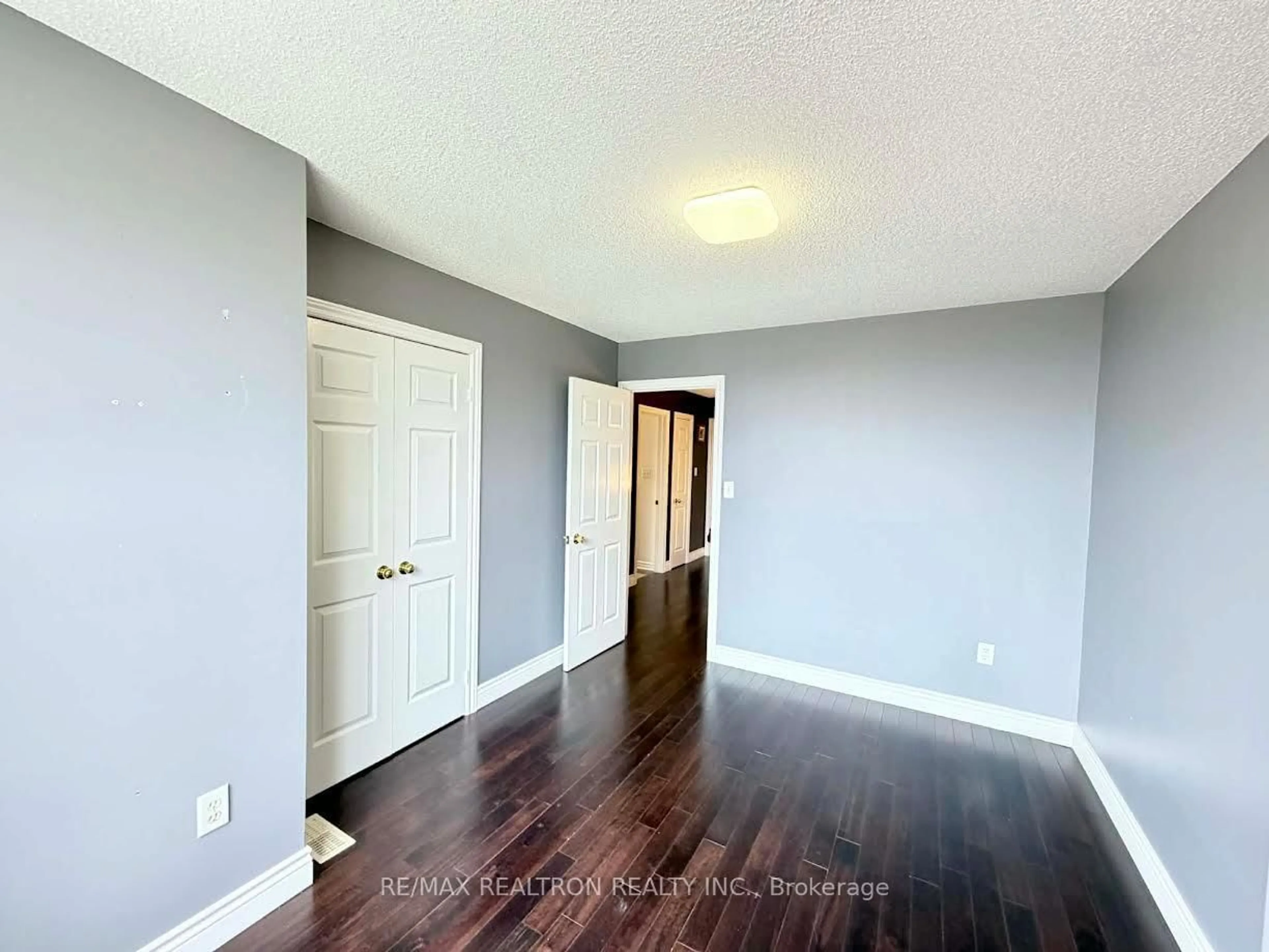 A pic of a room for 416 Mapleton Ave, Barrie Ontario L4N 0Z9