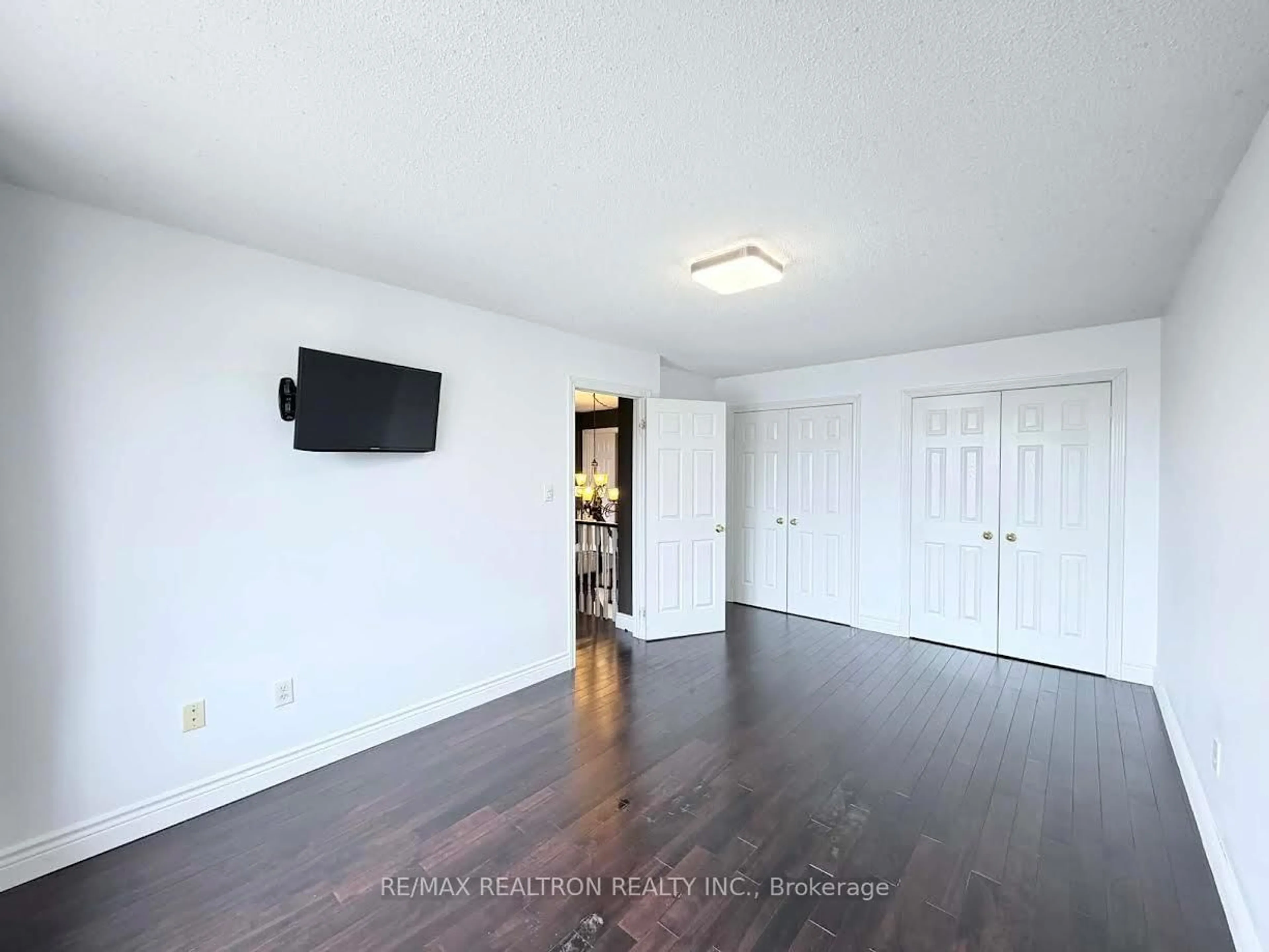 A pic of a room for 416 Mapleton Ave, Barrie Ontario L4N 0Z9
