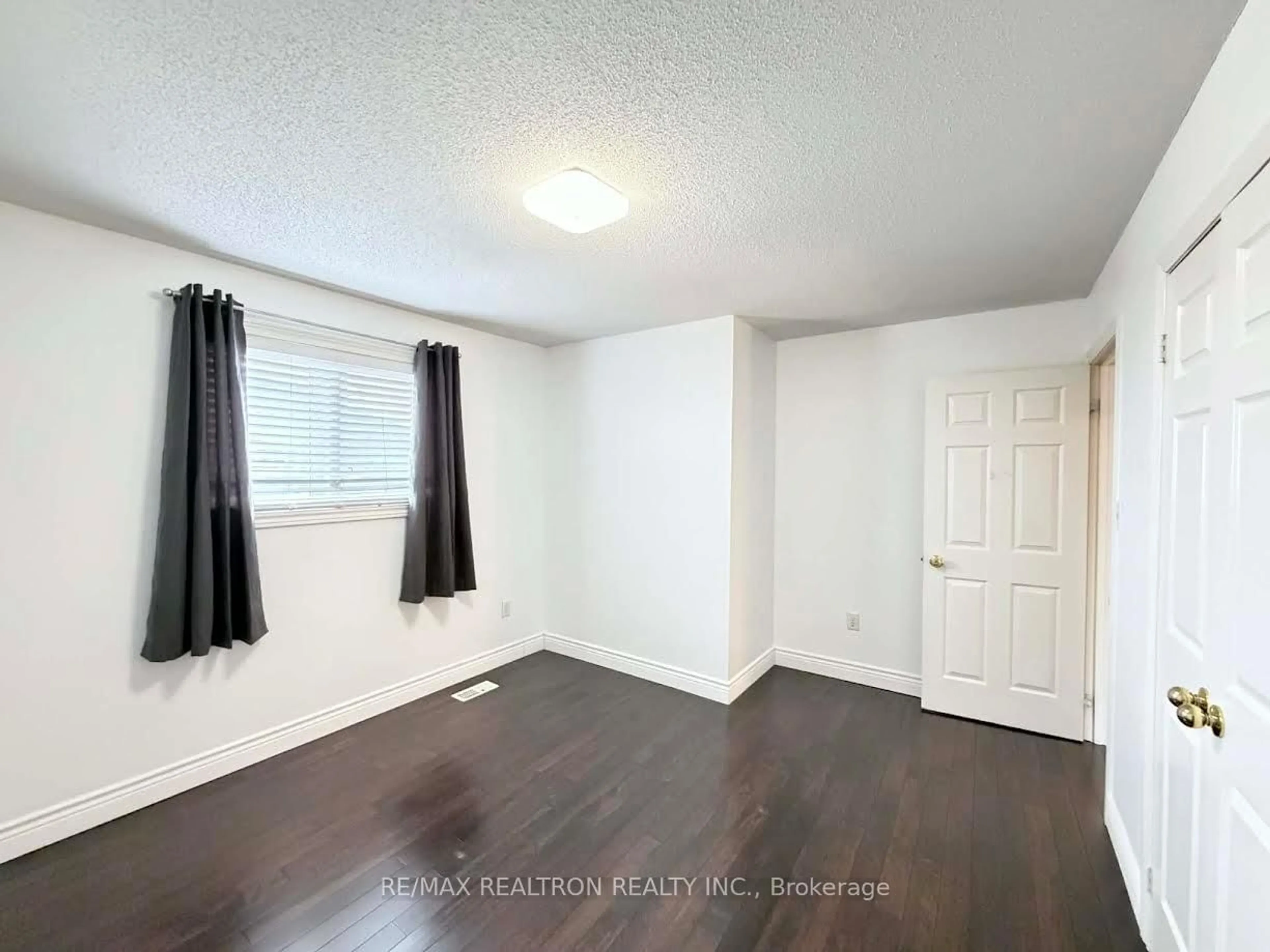 A pic of a room for 416 Mapleton Ave, Barrie Ontario L4N 0Z9