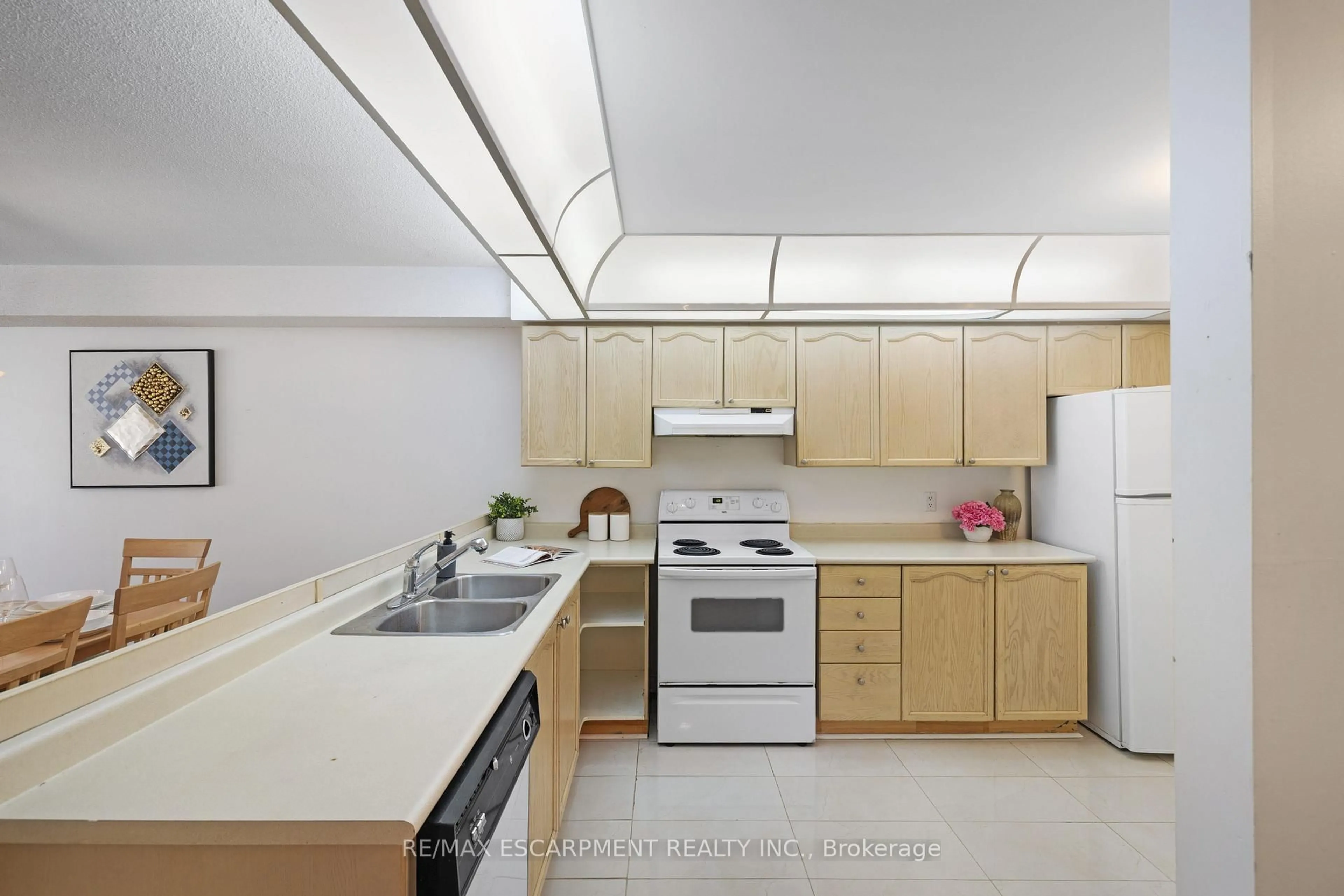 Standard kitchen, unknown for 20 Mulligan Lane #8, Wasaga Beach Ontario L9Z 1C4
