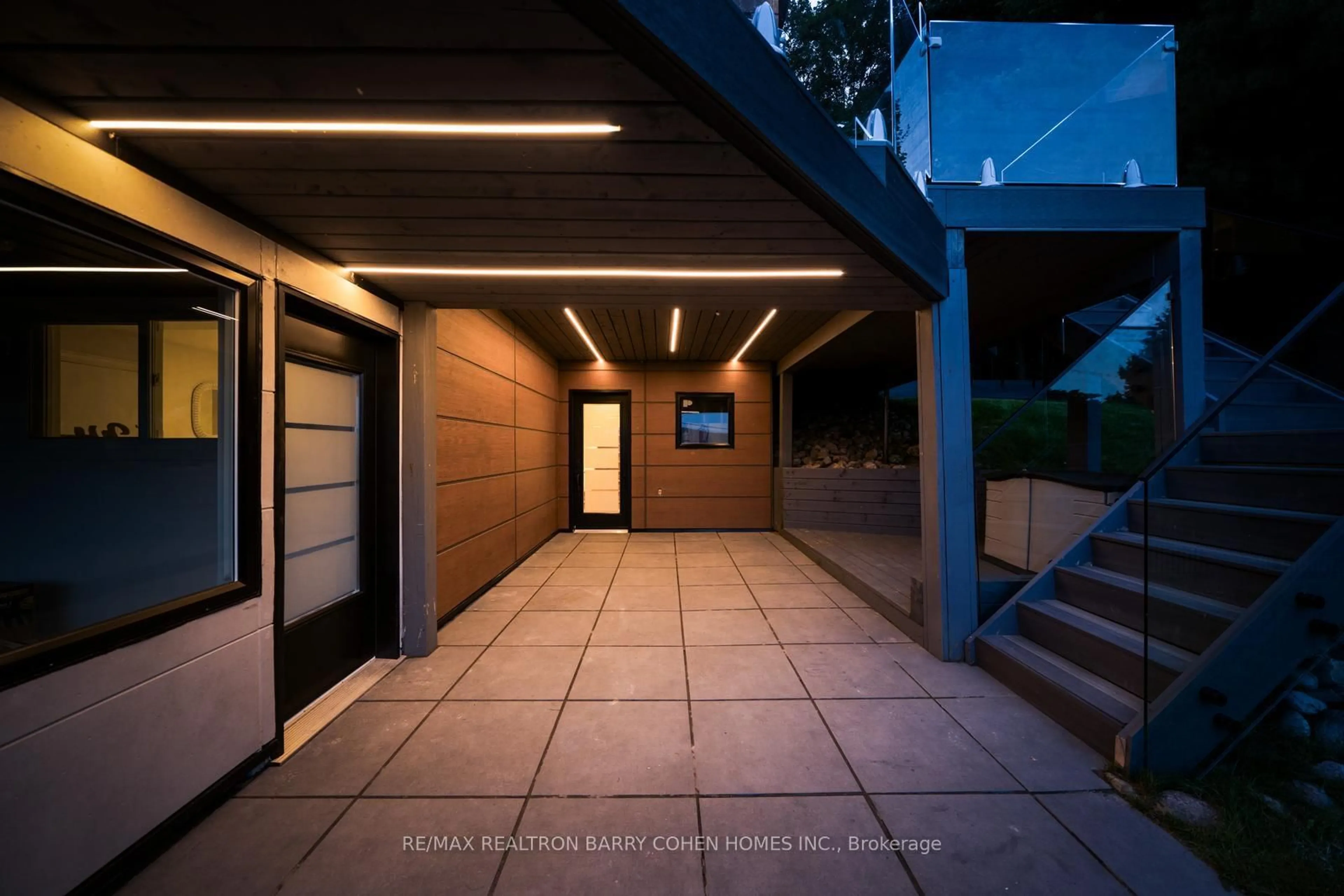 Indoor entryway for 237 West Shore Dr, Tiny Ontario L9M 0M7