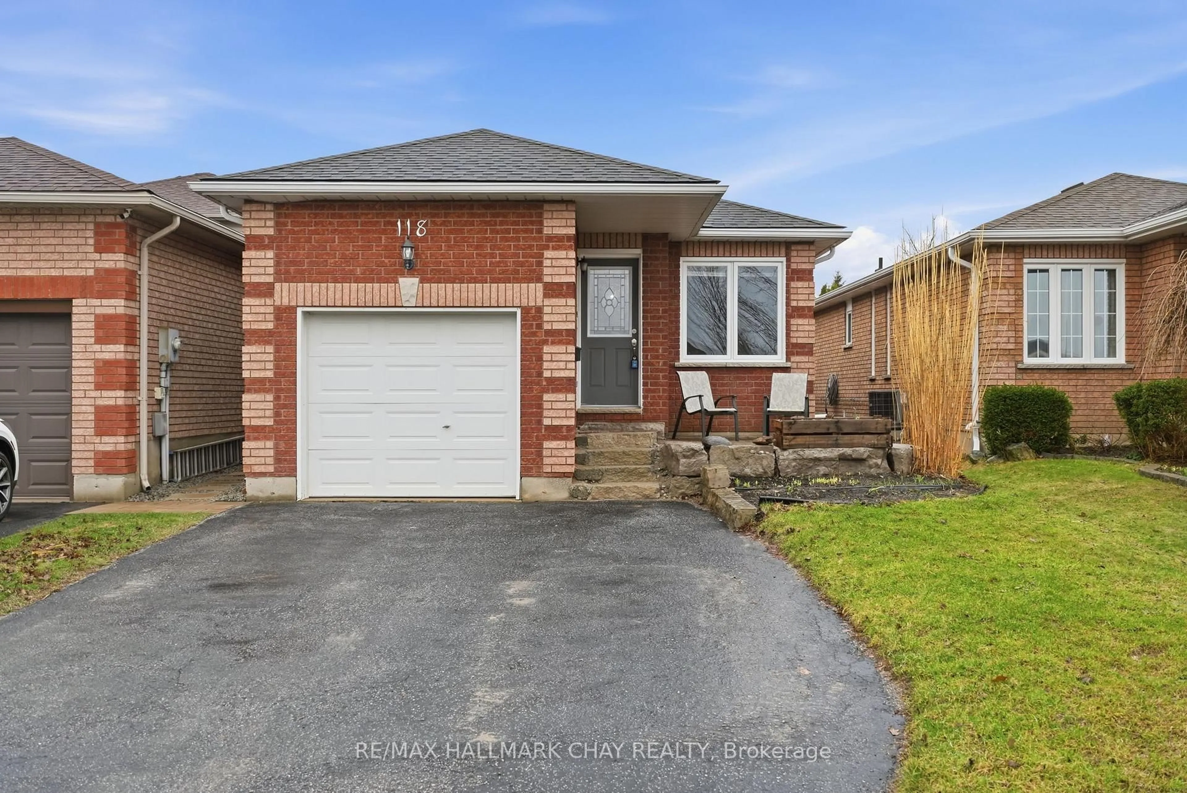 Home with brick exterior material, street for 118 Benson Dr, Barrie Ontario L4N 7Y4