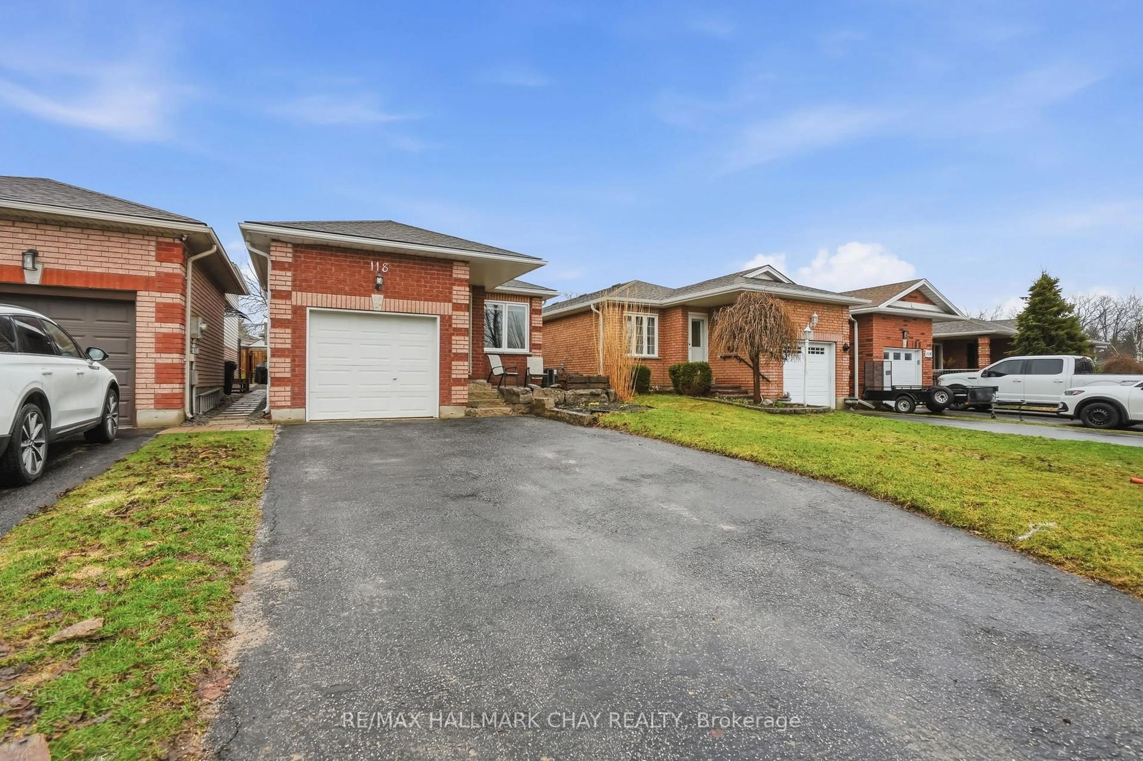 Home with brick exterior material, street for 118 Benson Dr, Barrie Ontario L4N 7Y4