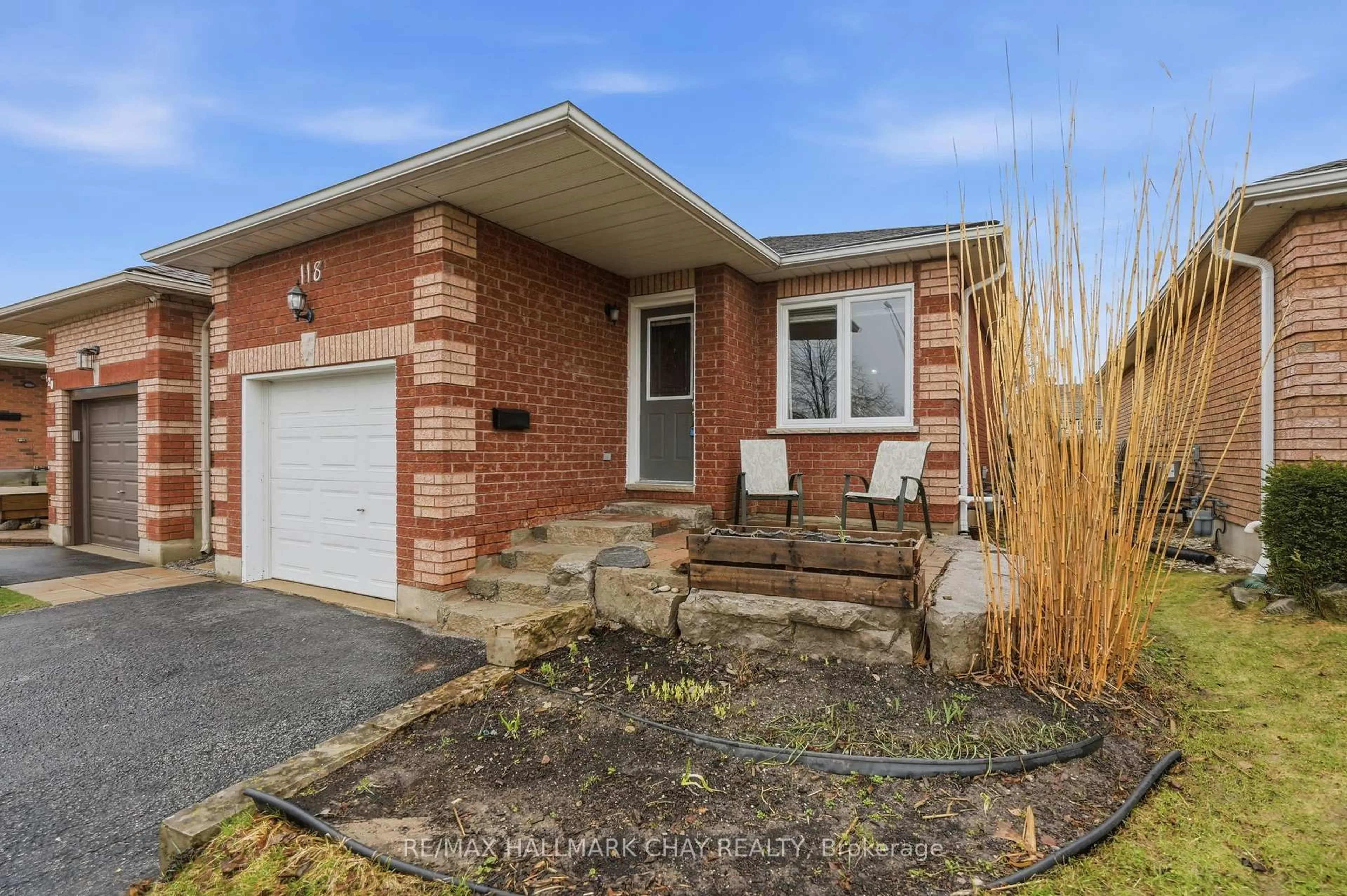 Home with brick exterior material, street for 118 Benson Dr, Barrie Ontario L4N 7Y4