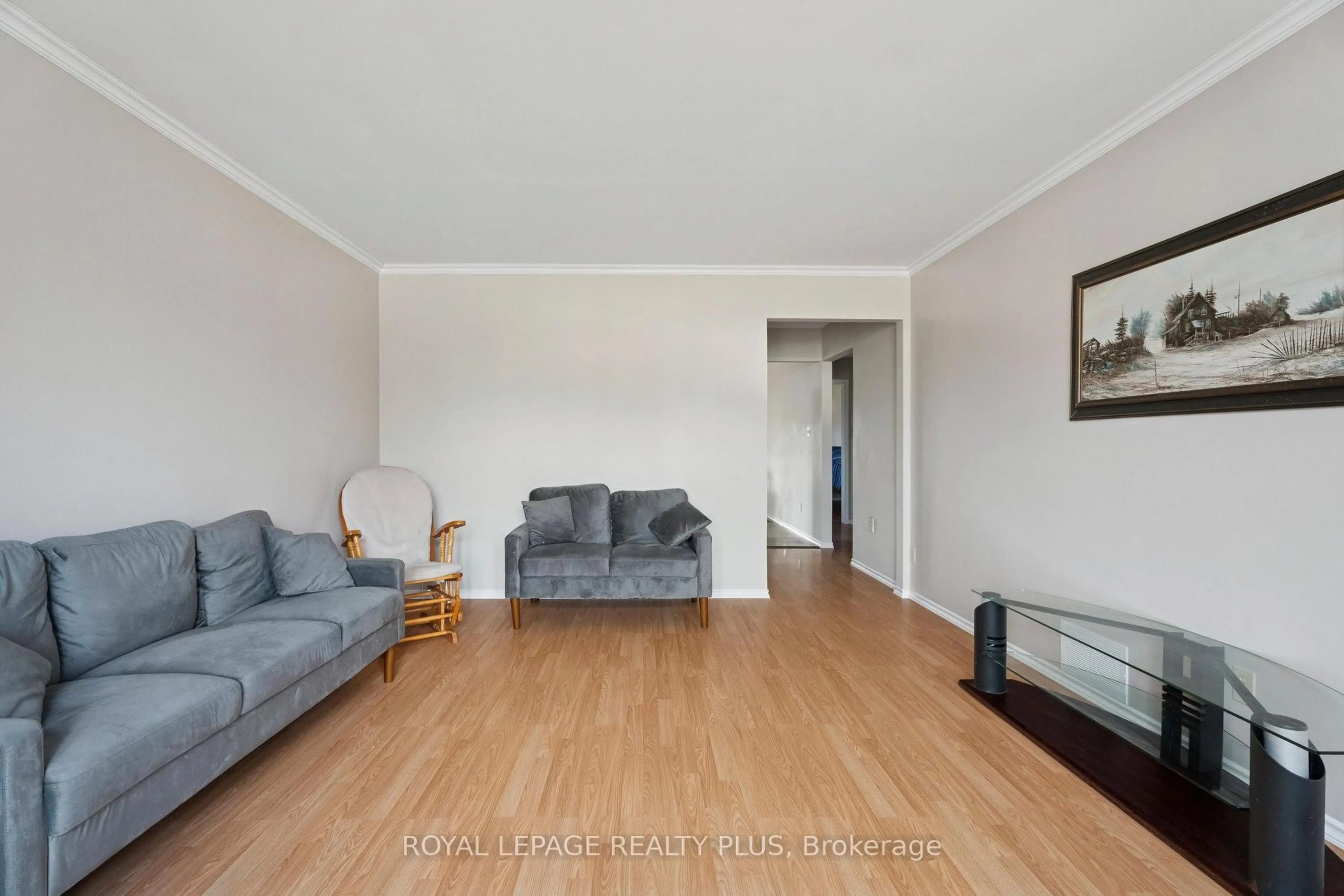 Living room with furniture, unknown for 7719 Poplar Sdrd, Clearview Ontario L9Y 3Y9