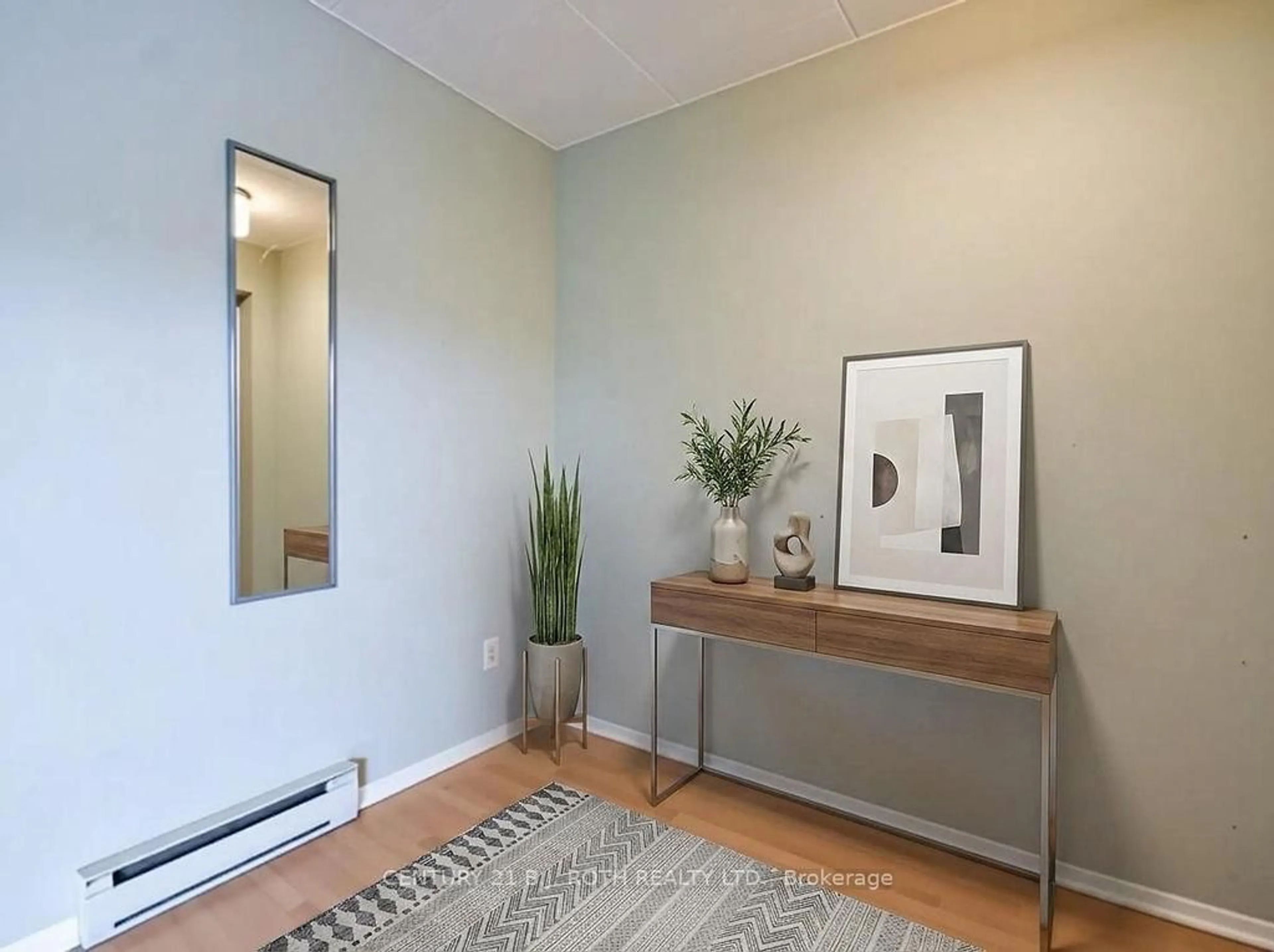 Indoor entryway for 1102 Horseshoe Valley Rd #219, Oro-Medonte Ontario L4M 4Y8