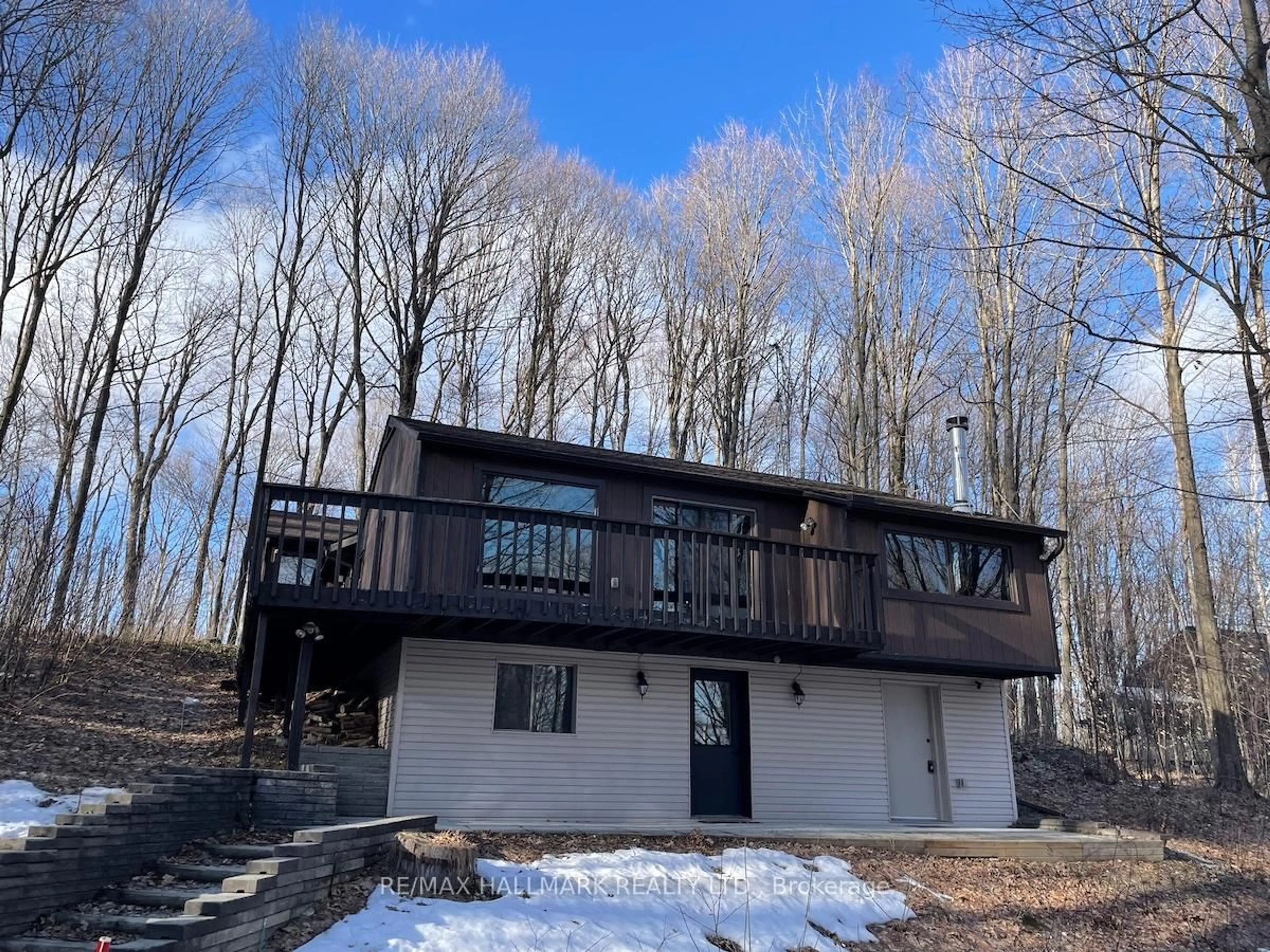 Home with vinyl exterior material, unknown for 33 Huron Woods Dr, Oro-Medonte Ontario L0K 1E0