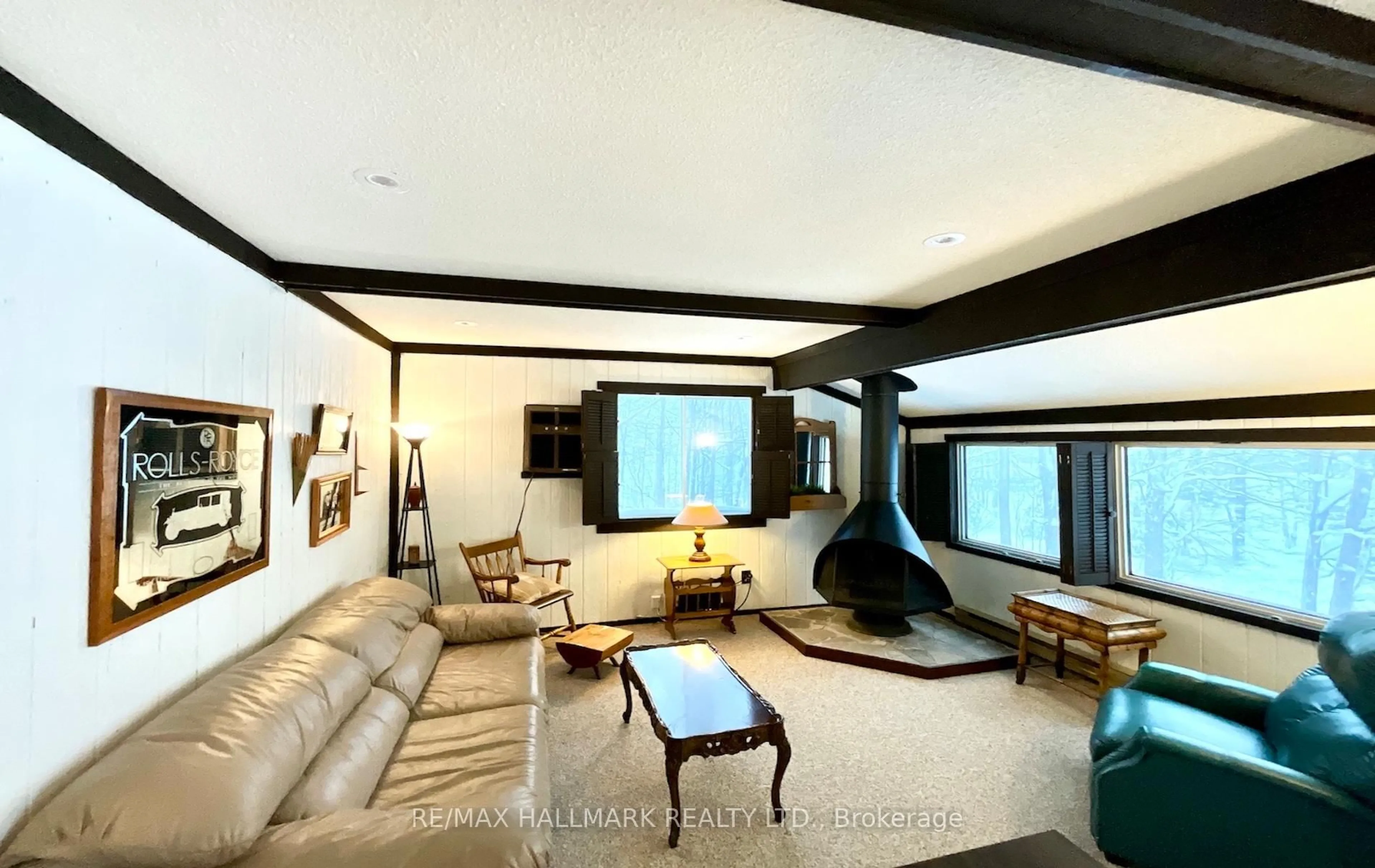 Living room with furniture, unknown for 33 Huron Woods Dr, Oro-Medonte Ontario L0K 1E0