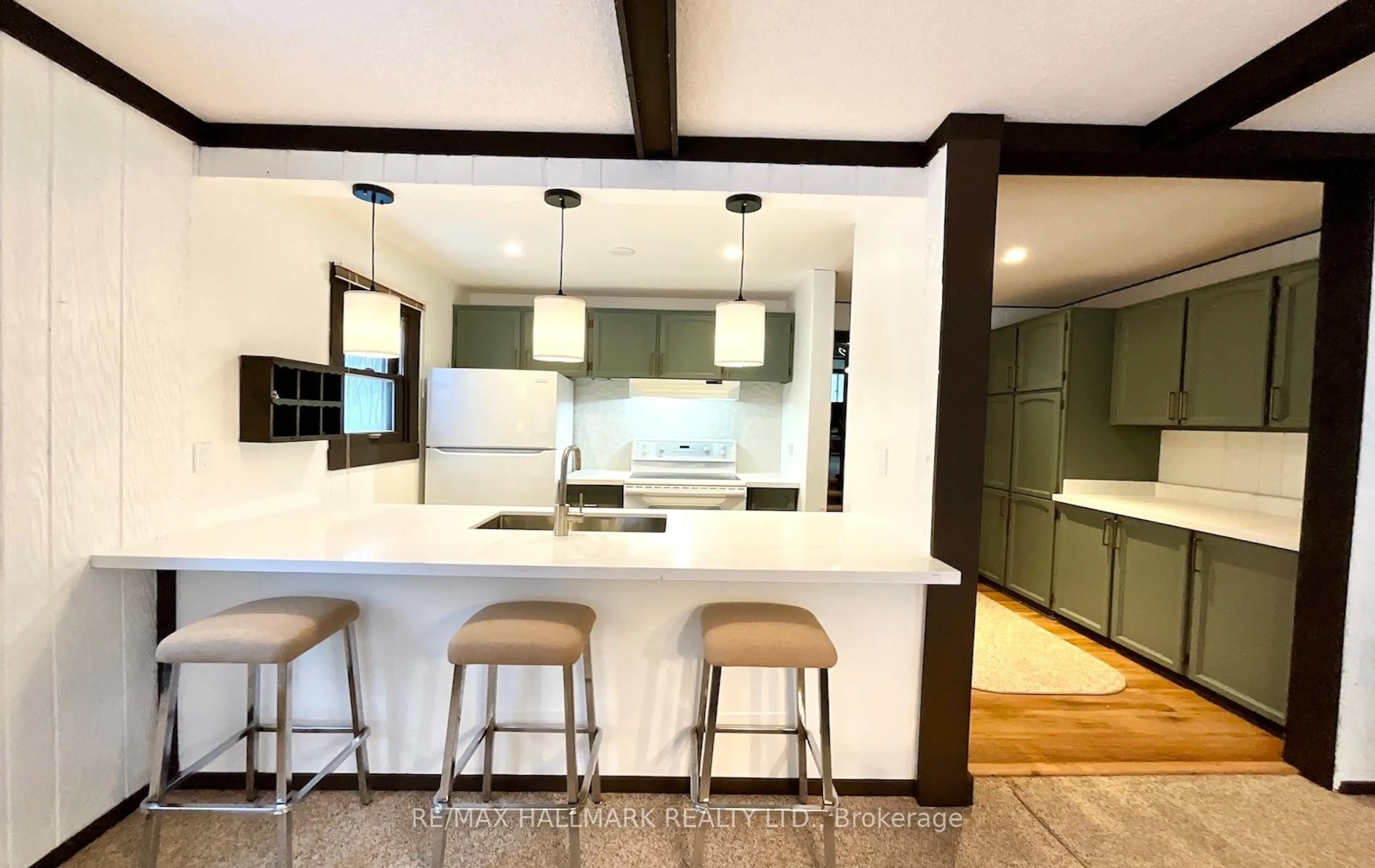 Contemporary kitchen, unknown for 33 Huron Woods Dr, Oro-Medonte Ontario L0K 1E0