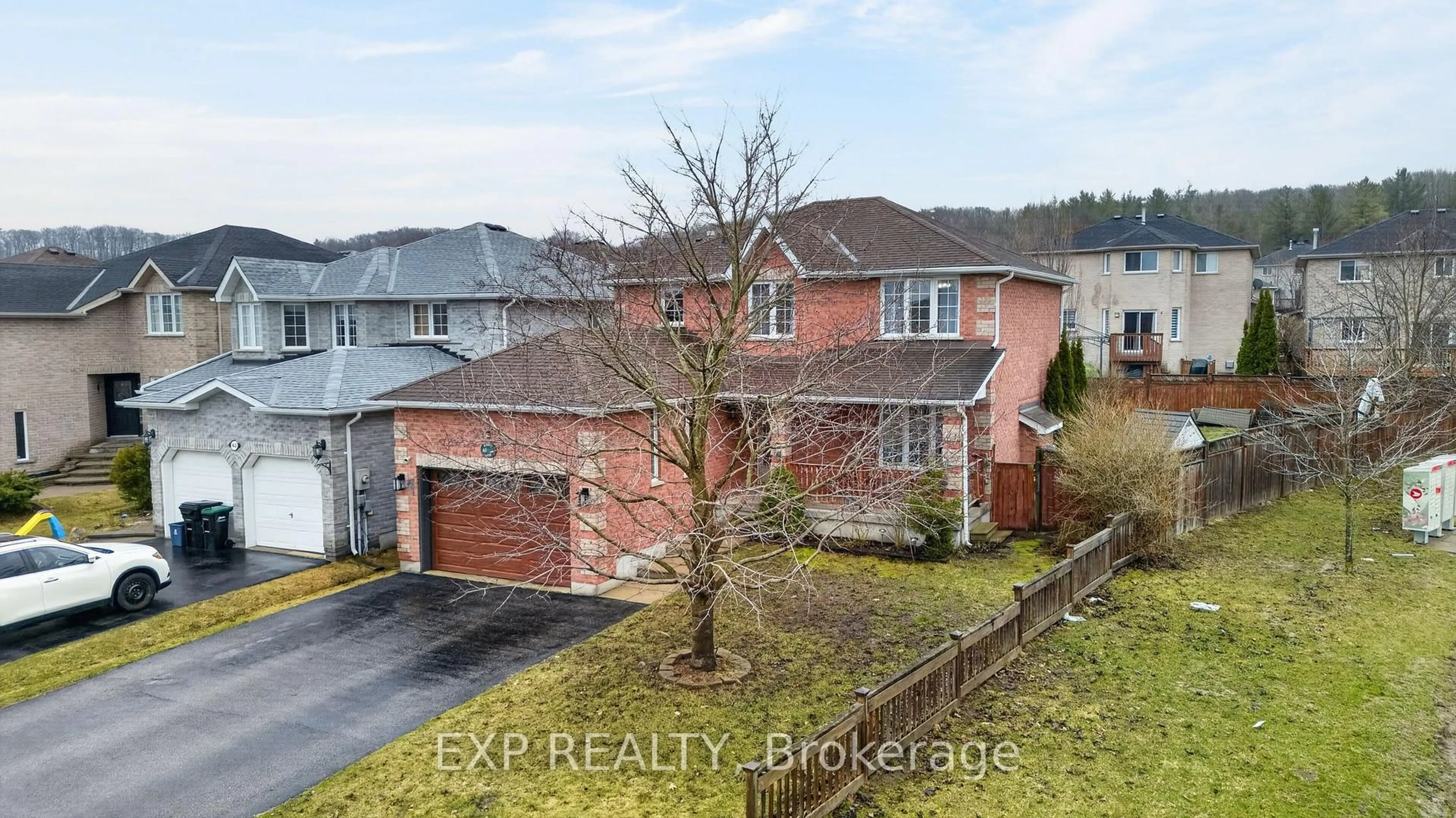 A pic from outside/outdoor area/front of a property/back of a property/a pic from drone, street for 65 Dunnett Dr, Barrie Ontario L4N 0J6