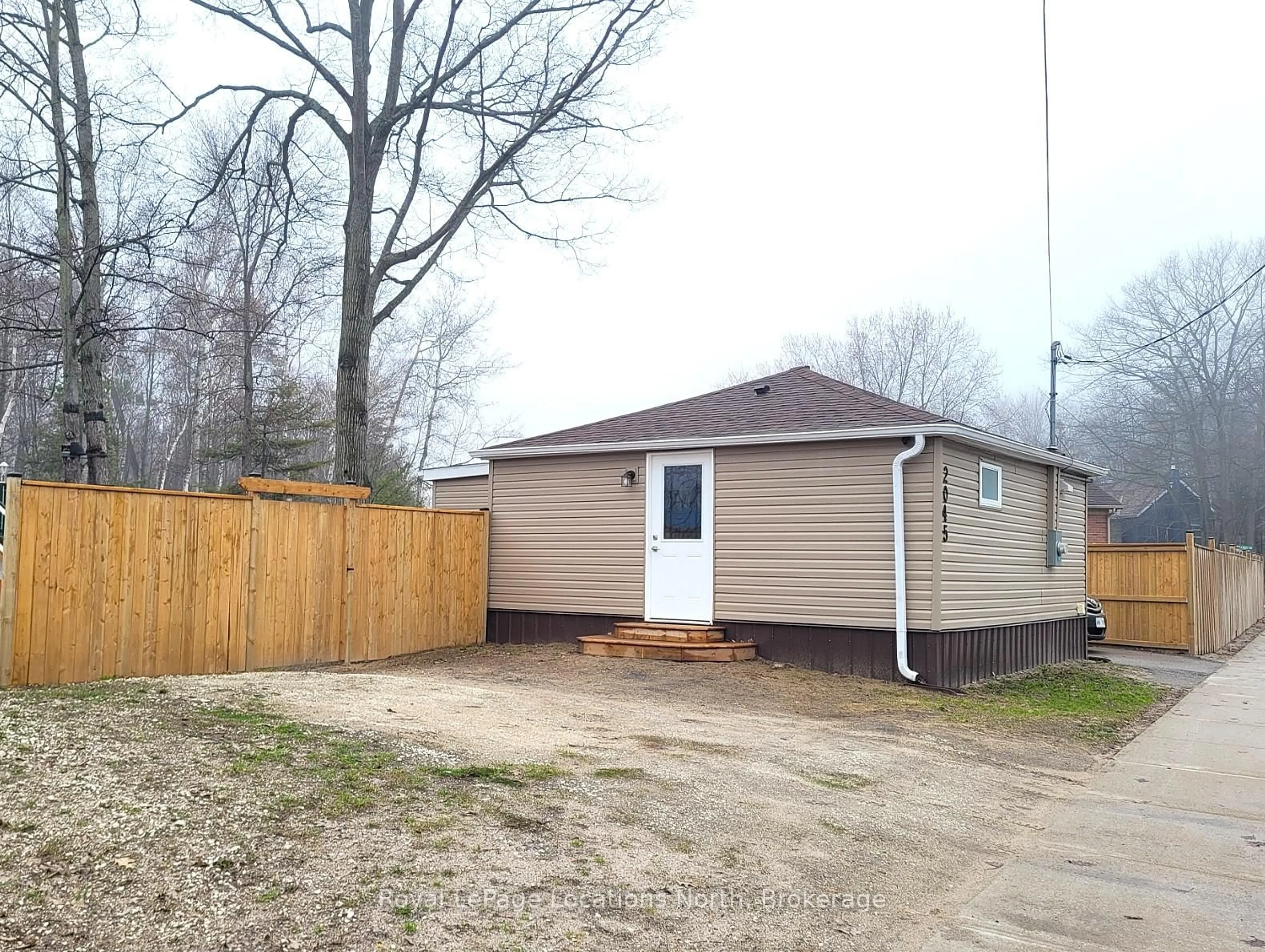 Shed for 2045 River Rd, Wasaga Beach Ontario L9Z 2W1
