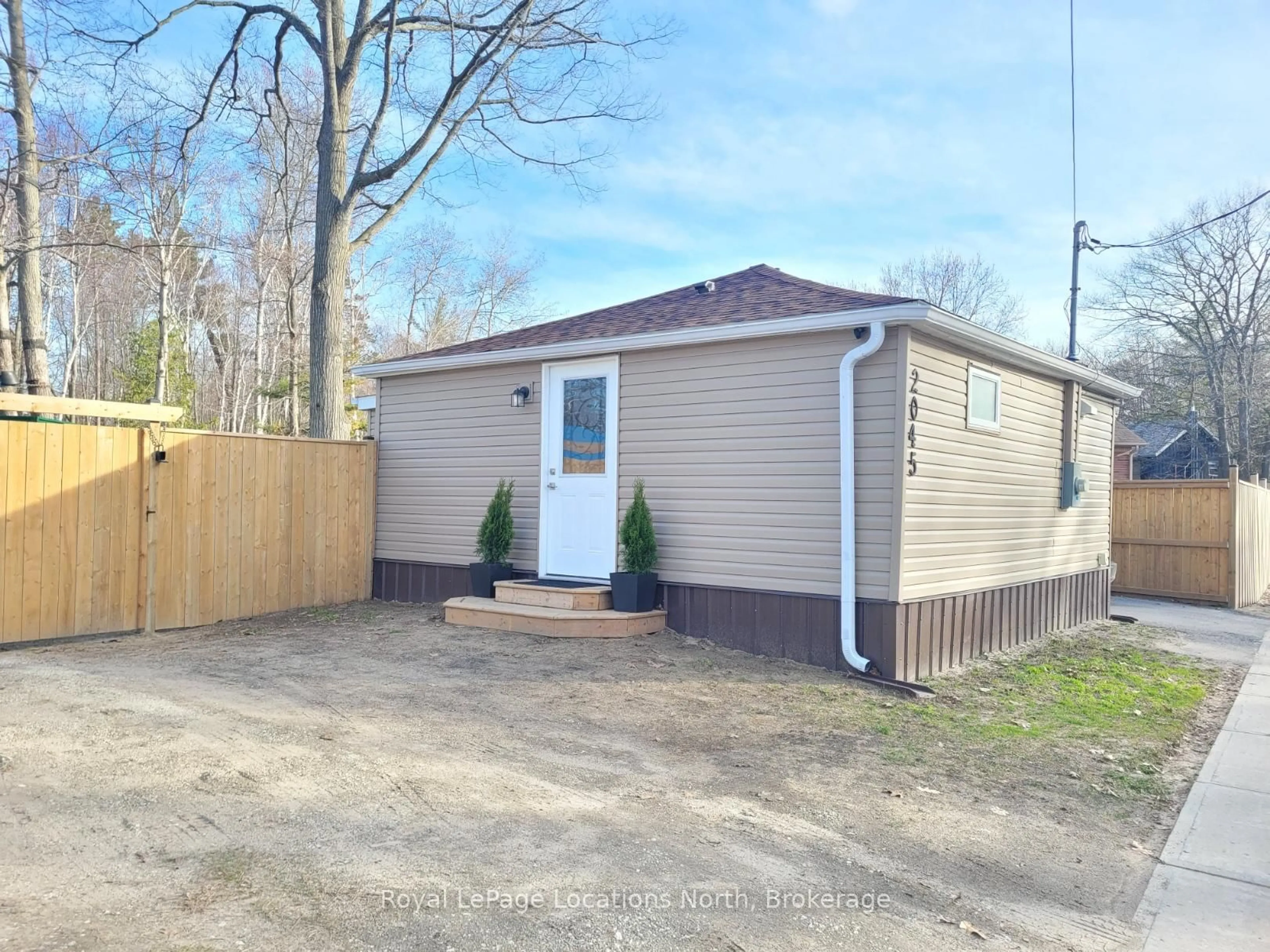 Shed for 2045 River Rd, Wasaga Beach Ontario L9Z 2W1