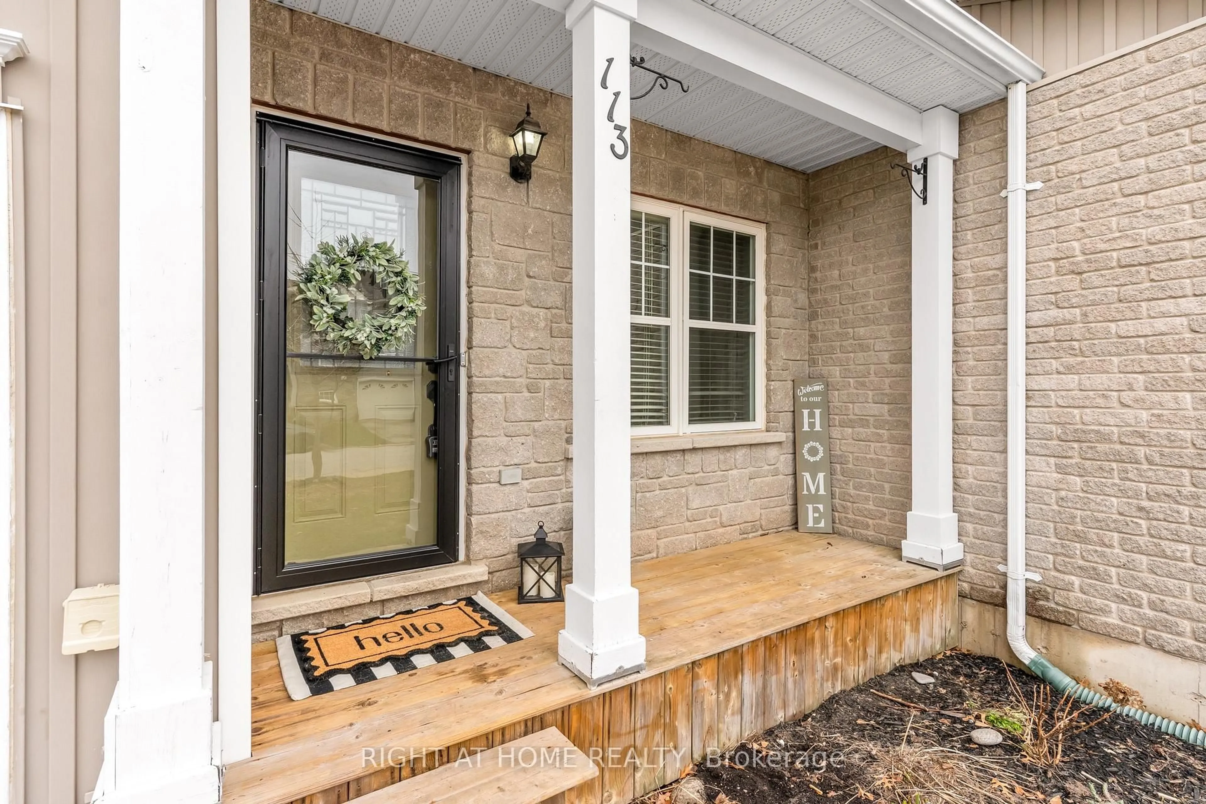 Indoor entryway for 800 West Ridge Blvd #113, Orillia Ontario L3V 0A1